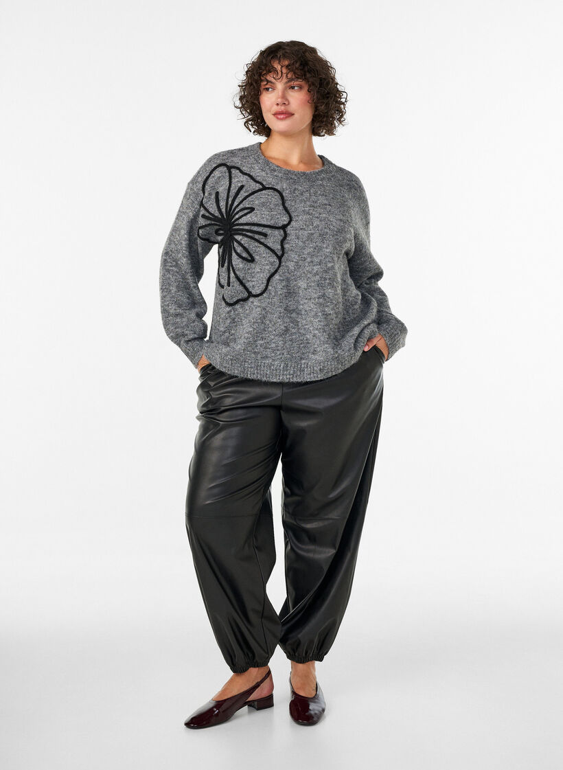 Sweter z aplikacja kwiatowa, Szary, Model image number 1