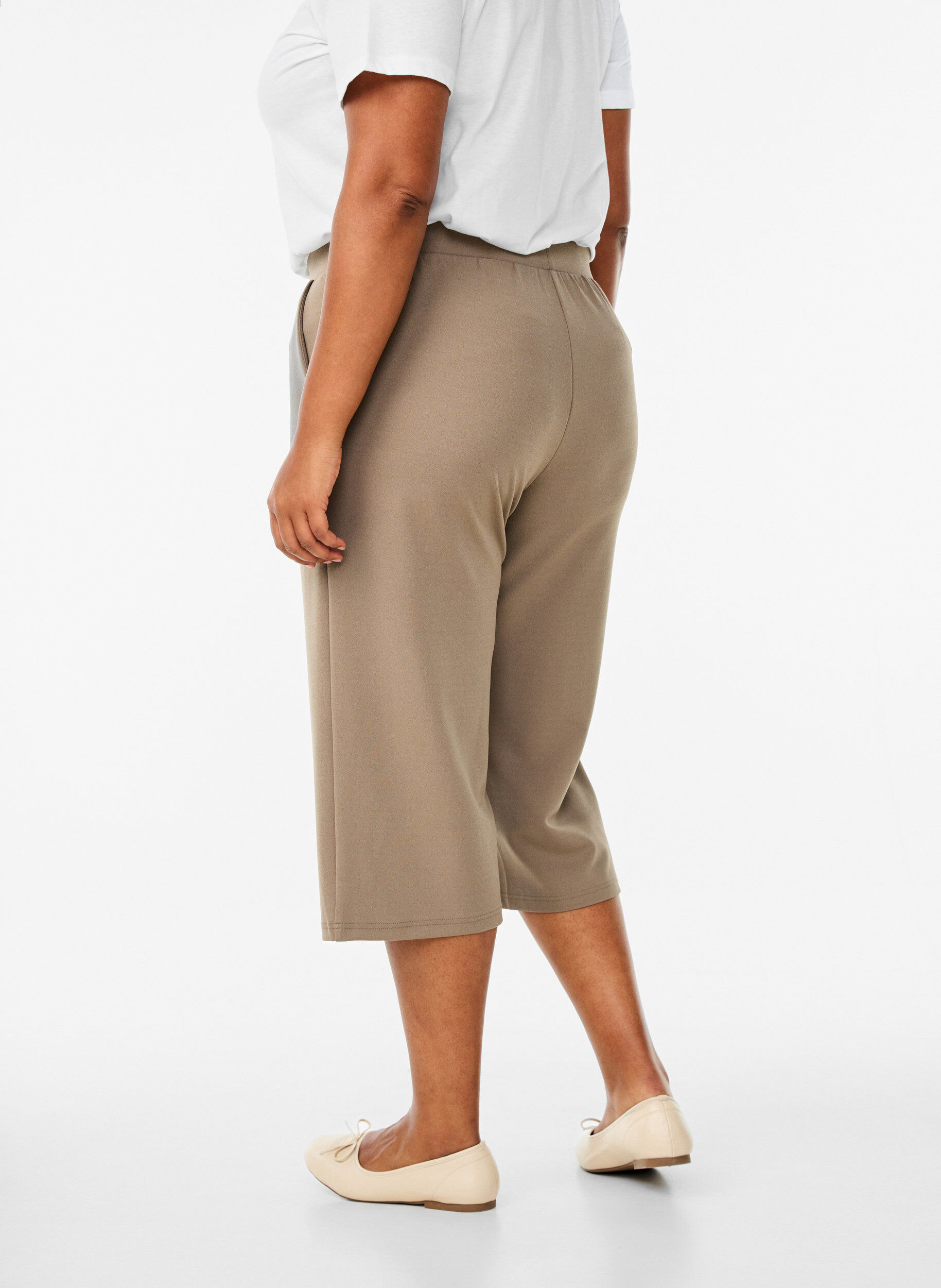 Zizzi Spodnie 3/4 o luznym kroju z wysokim stanem, Brązowy, Model image number 1