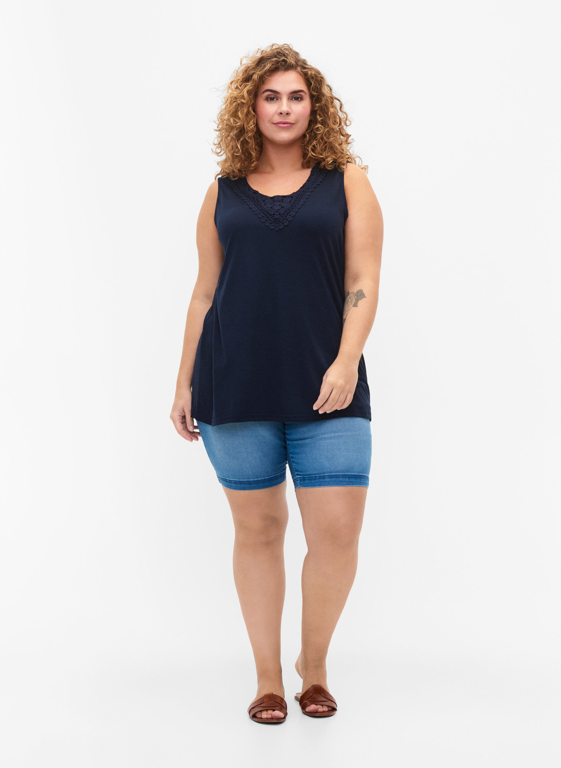 Zizzi Top bez rekaw&oacute;w z koronka, Total Eclipse, Model image number 2