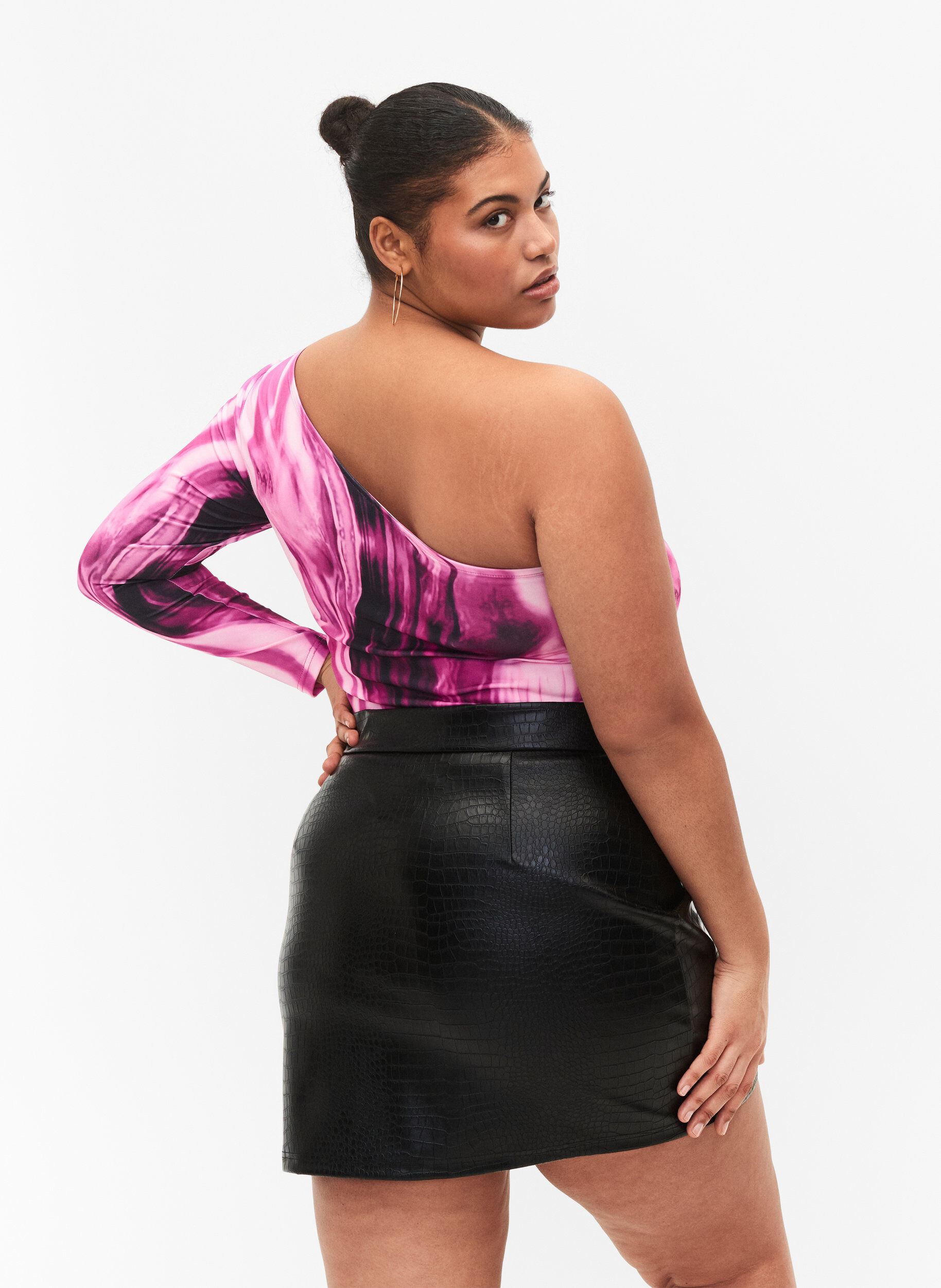 Zizzi Sp&oacute;dnica ze sztucznej sk&oacute;ry ze zwierzecym wzorem, Black, Model image number 1