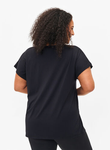 Luzna koszulka treningowa z dekoltem w szpic, Black, Model image number 1
