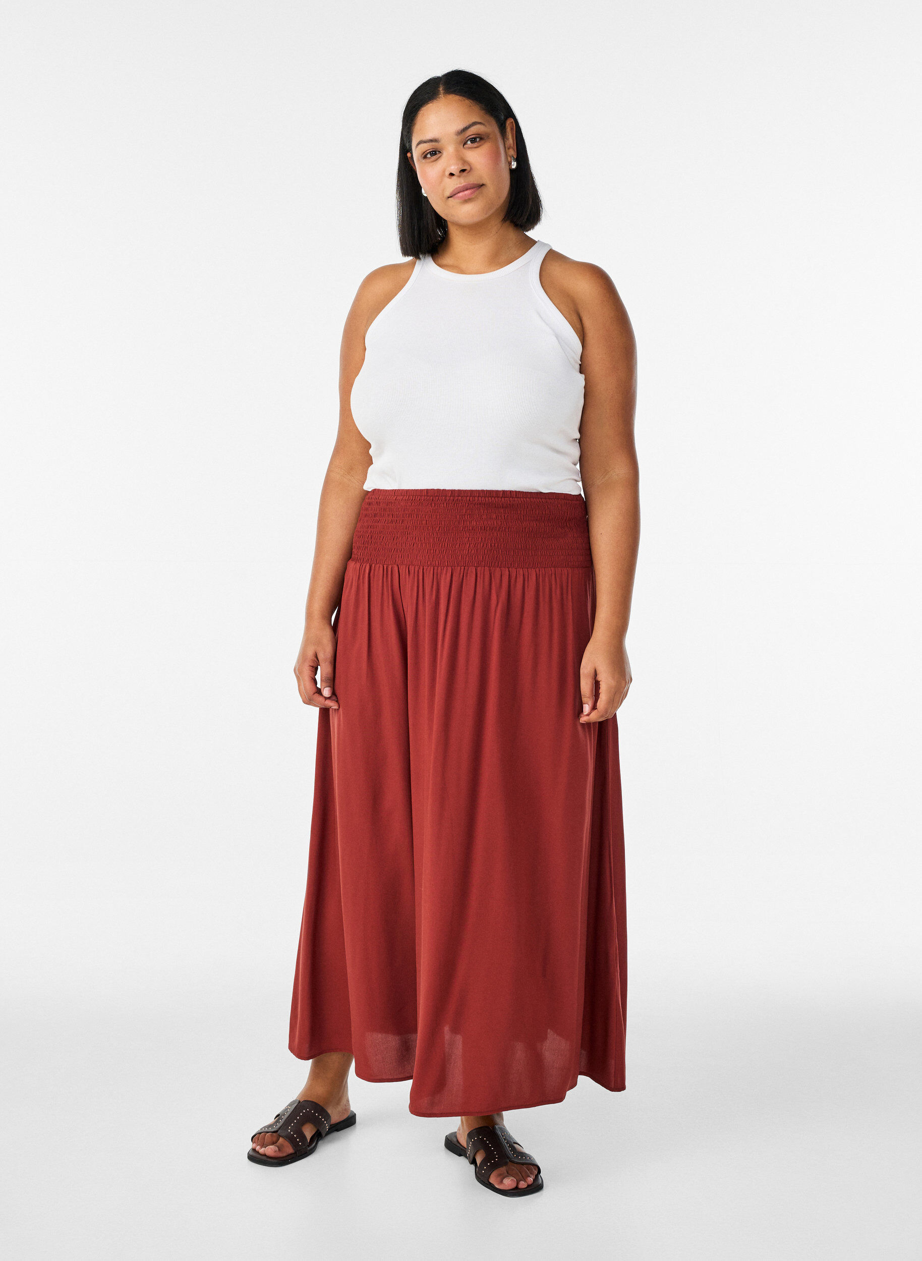 Sp&oacute;dnica maxi z wiskozy z marszczeniem, Czerwony, Model