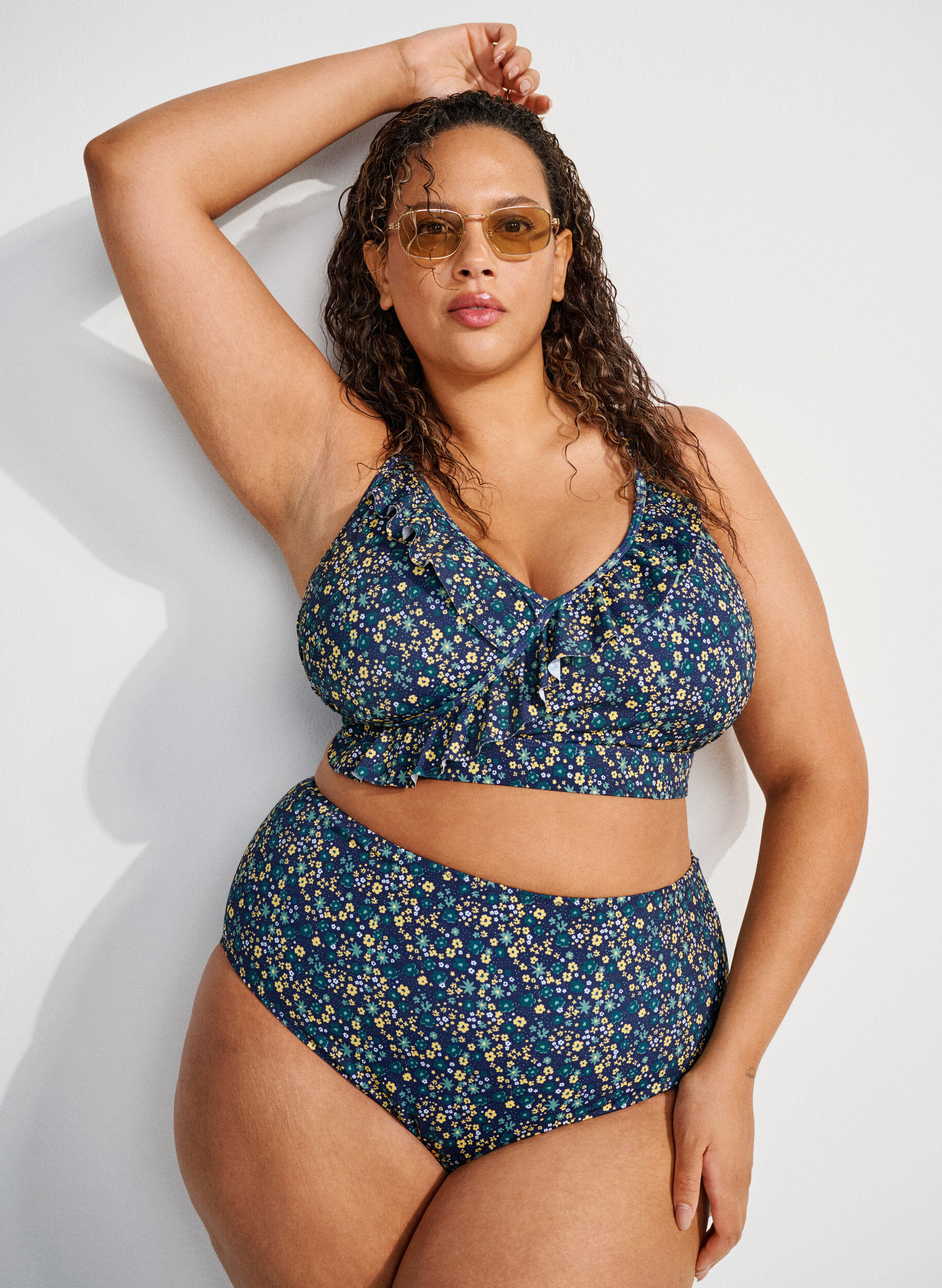 Zizzi Kwiatowy stanik bikini z falbankami, Niebieskie, Image image number 0