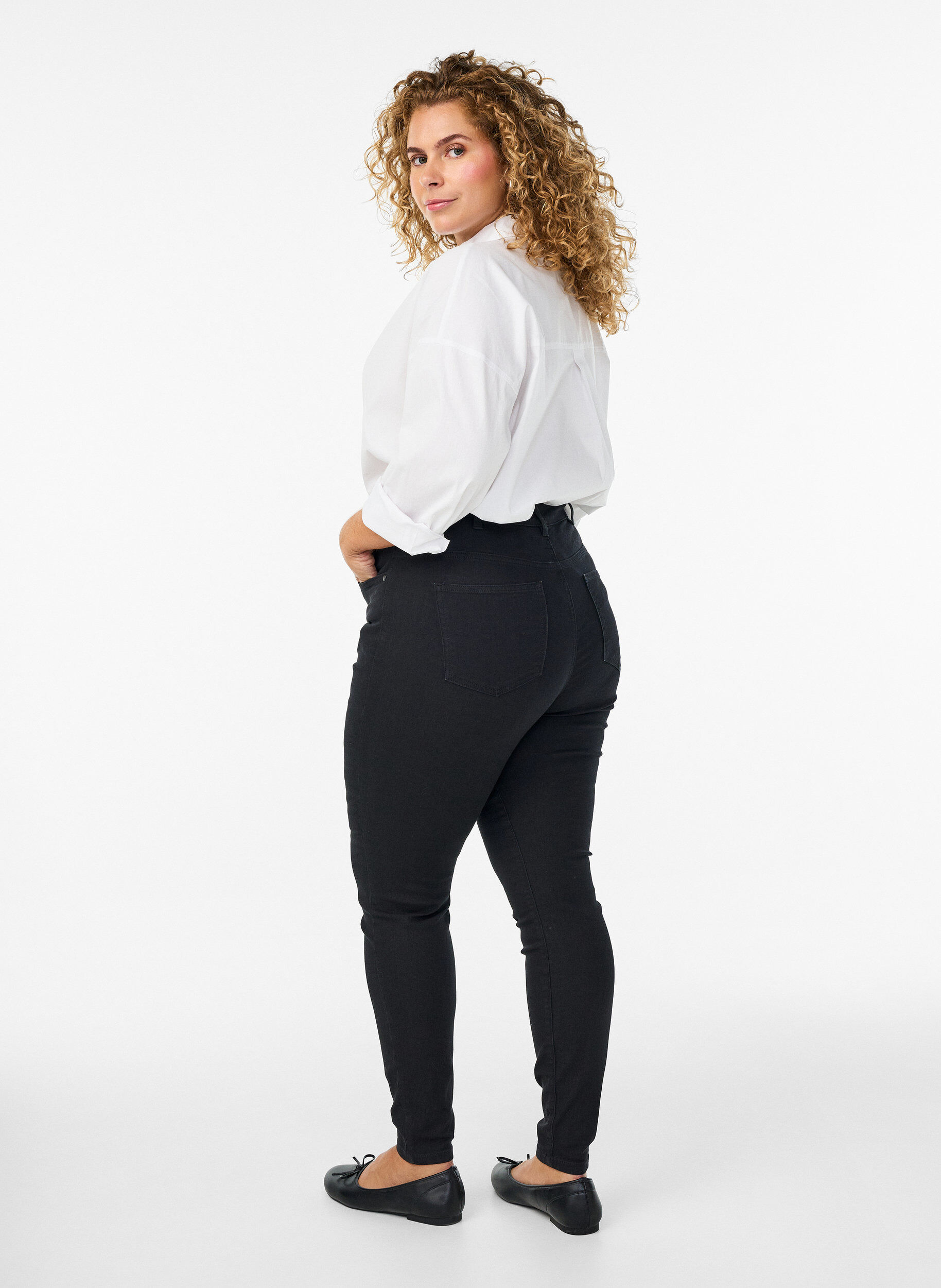 ZizziJeansy super slim z wysokim stanem Amy, Czarne, Model image number 1