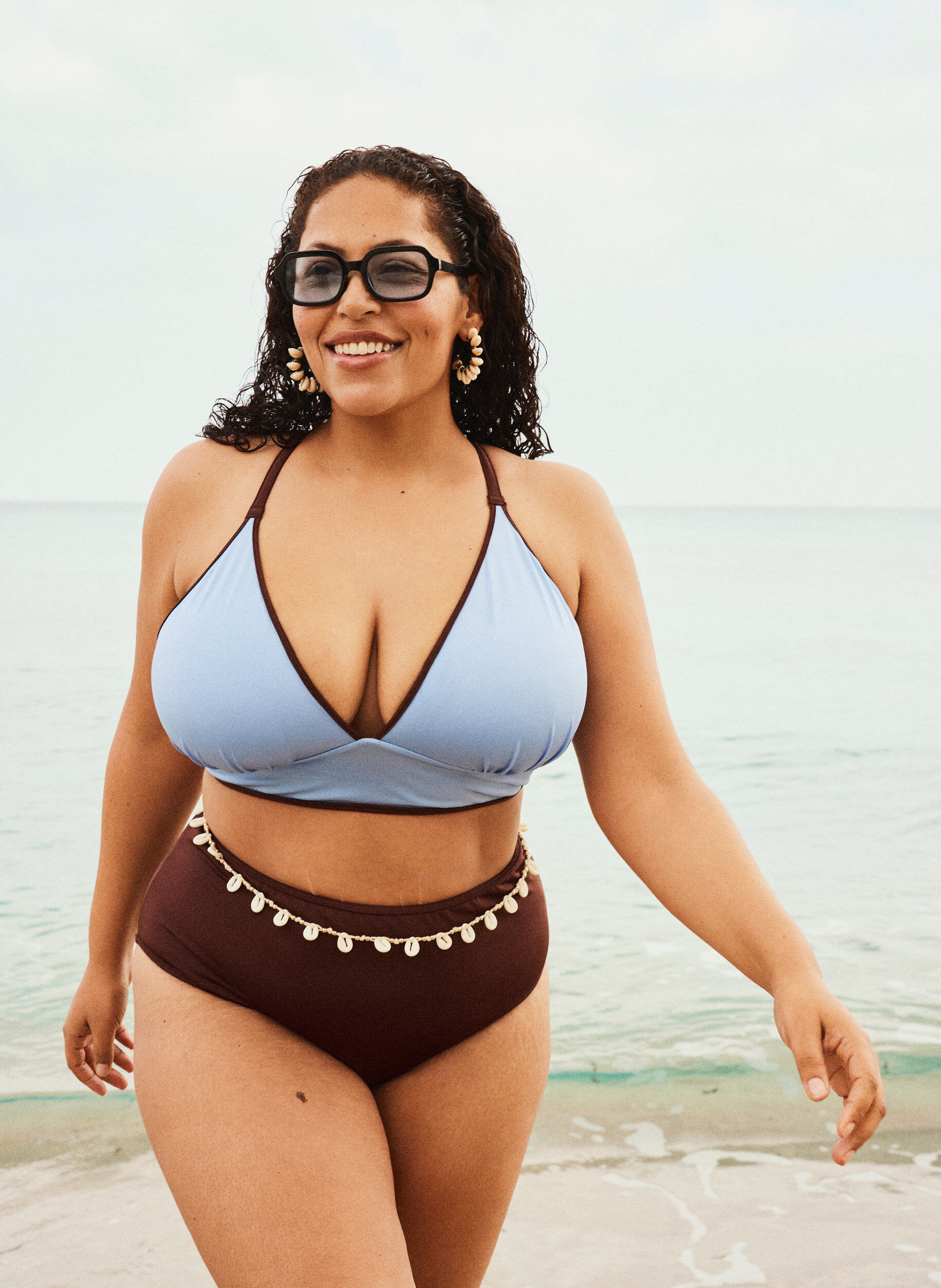 ZizziDwustronny bikini top z dekoltem V i krzyzowanymi ramiaczkami, Brązowy, Image image number 0
