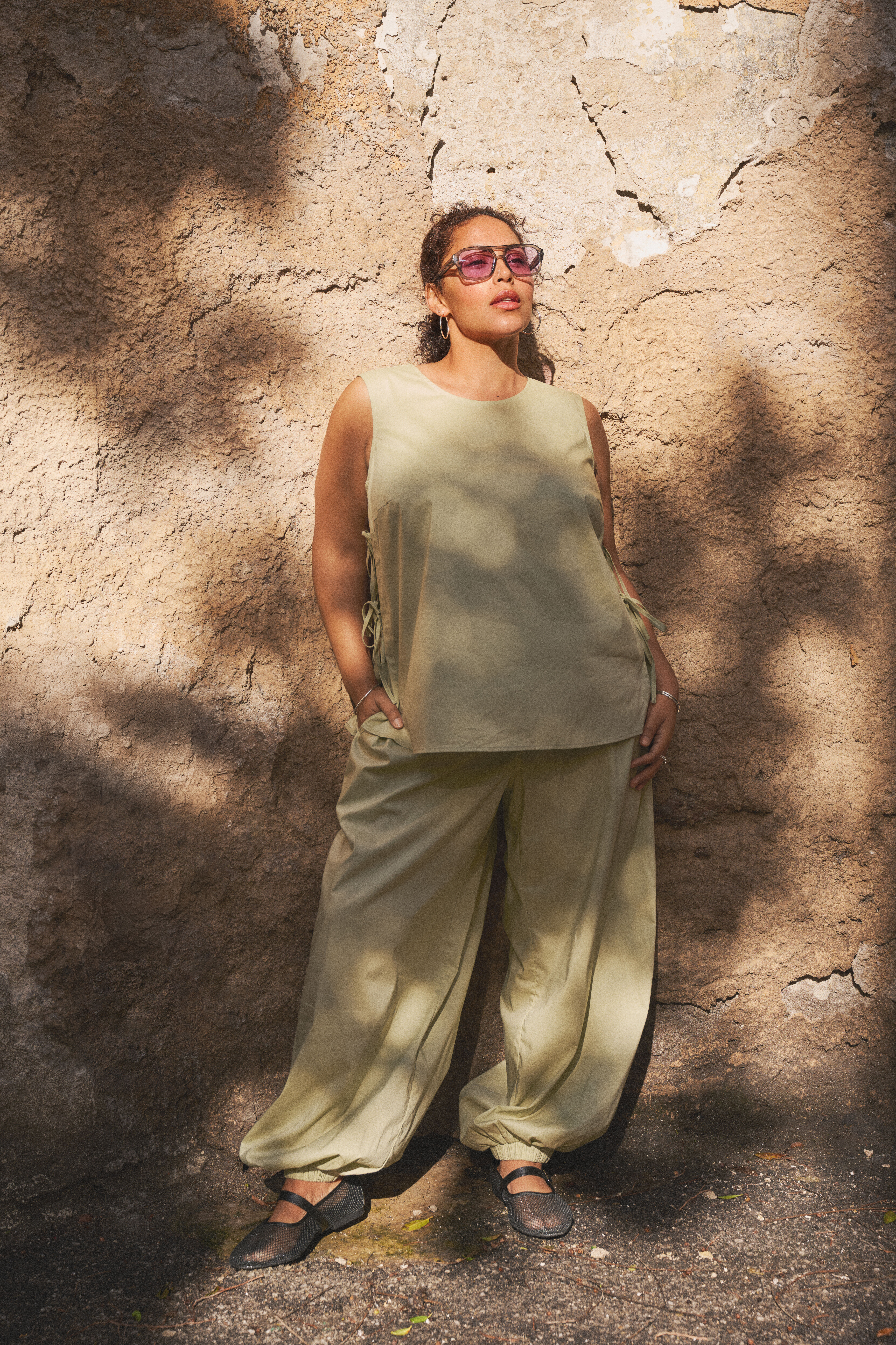 Zestaw koordynowany z balonowymi spodniami, , Model