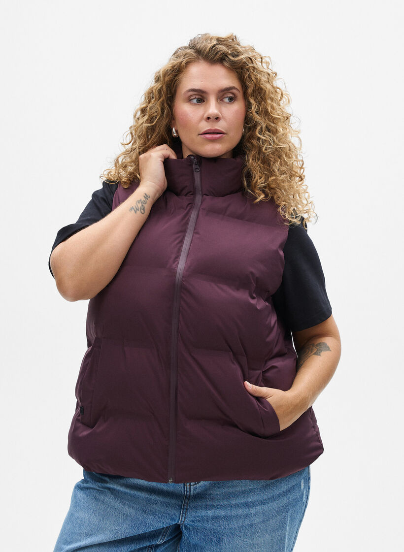 Kr&oacute;tki bufiasty bezrekawnik z wysokim kolnierzem, Ciemnobordowy, Model image number 0