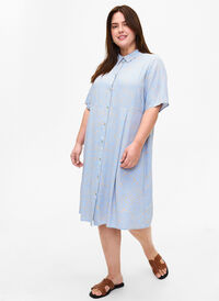 Wiskozowa sukienka koszulowa z nadrukiem, Small Dot AOP, Model