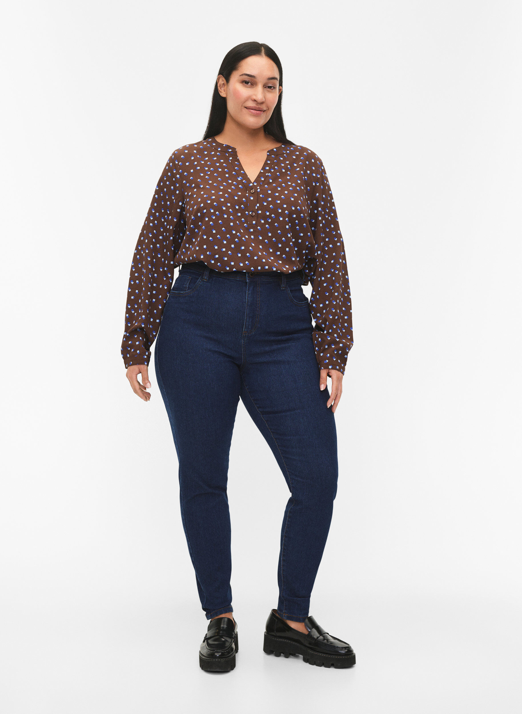 Zizzi Flash &ndash; bluzka z dlugim rekawem i nadrukiem, Chicory Coffee AOP, Model image number 2