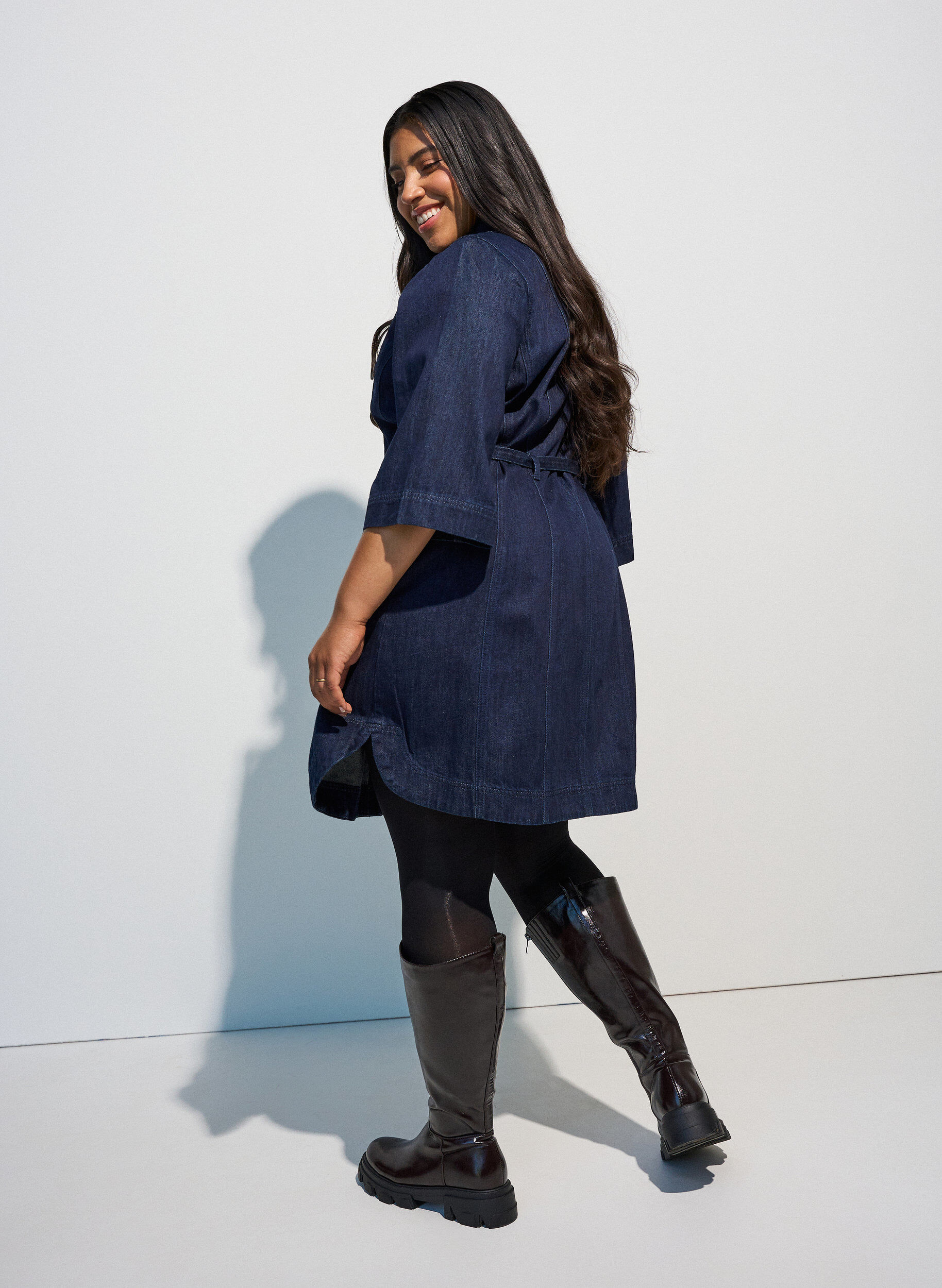 ZizziSukienka z denimu z pasem i 3/4-sleeves, Niebieskie, Model image number 2
