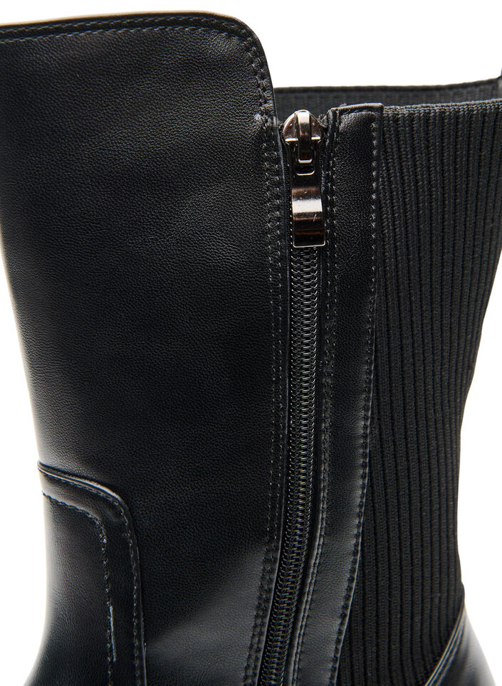 Buty Chelsea z grubejsza podeszwa i lam&oacute;wkami z ryflowanej gumy, Czarne, Packshot image number 3