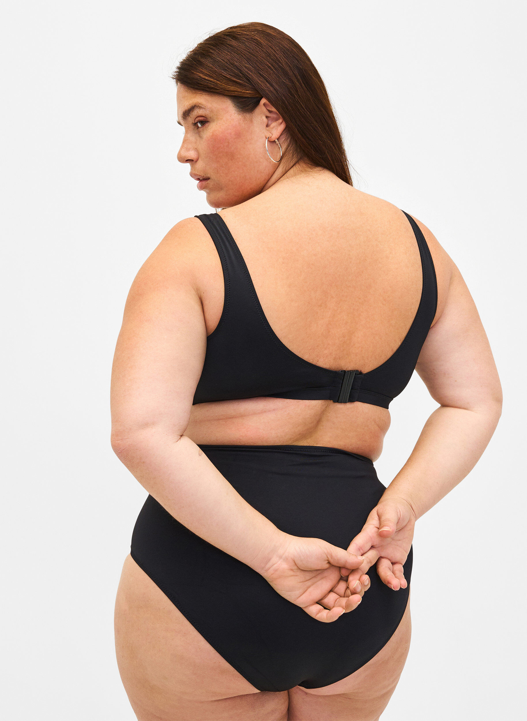 Zizzi G&oacute;ra od bikini z fiszbina w szpic i wyjmowanymi wkladkami, Czarne, Model image number 2