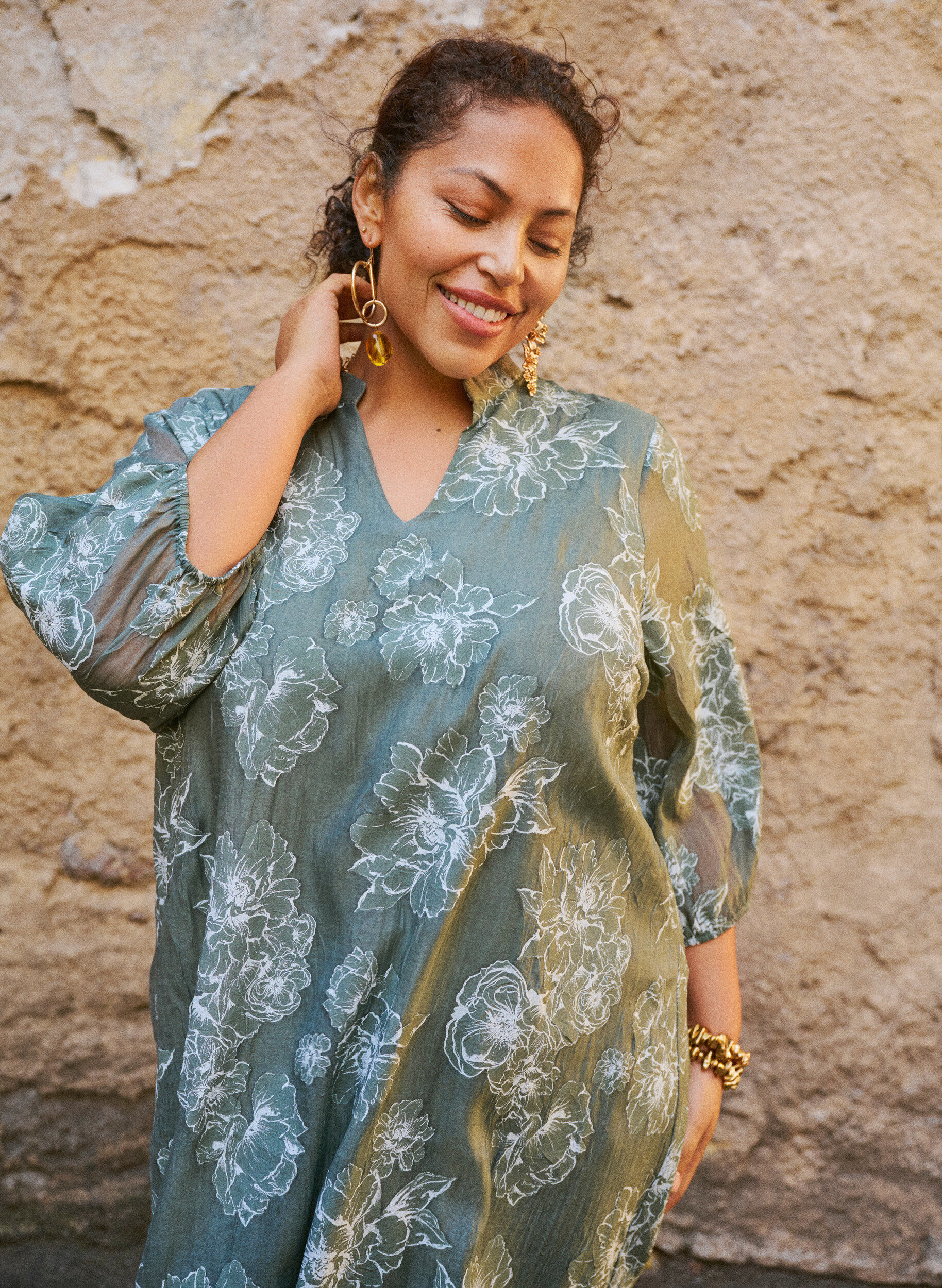 Zizzi Sukienka midi z kwiatowym nadrukiem i przezroczystymi rekawami 3/4, Zielony, Image image number 0