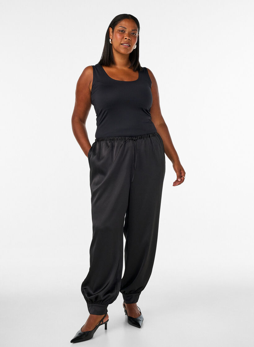Dopasowany top basic z gladkiego materialu, Czarne, Model image number 1