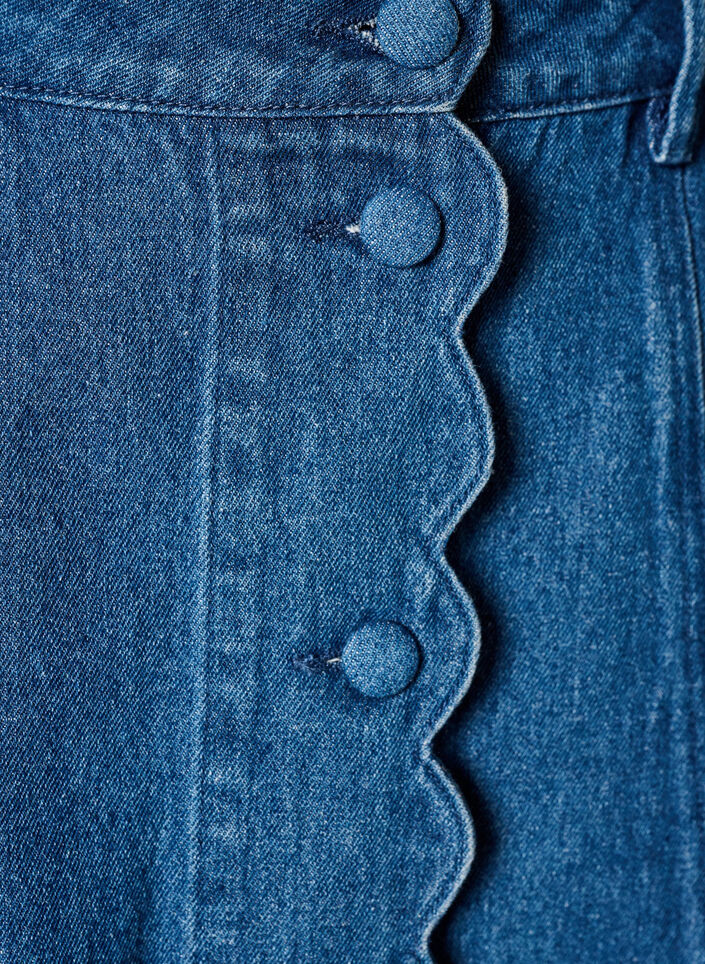 Sp&oacute;dniczka z niebieskiego denimu w kroju A z falbana z guzik&oacute;w, Niebieskie, Packshot image number 2
