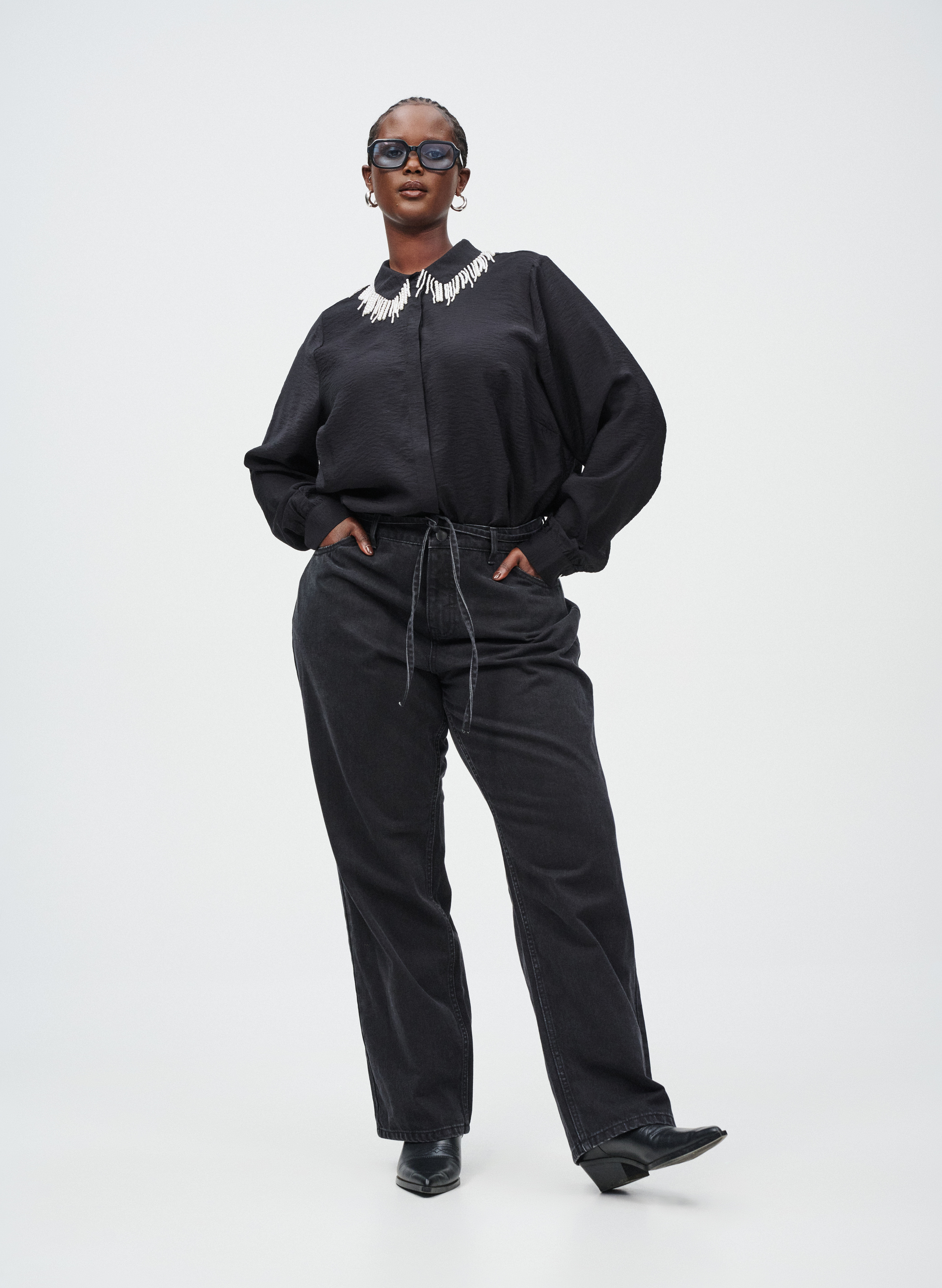 Koszula z kołnierzykiem wyszywanym perłami, , Model