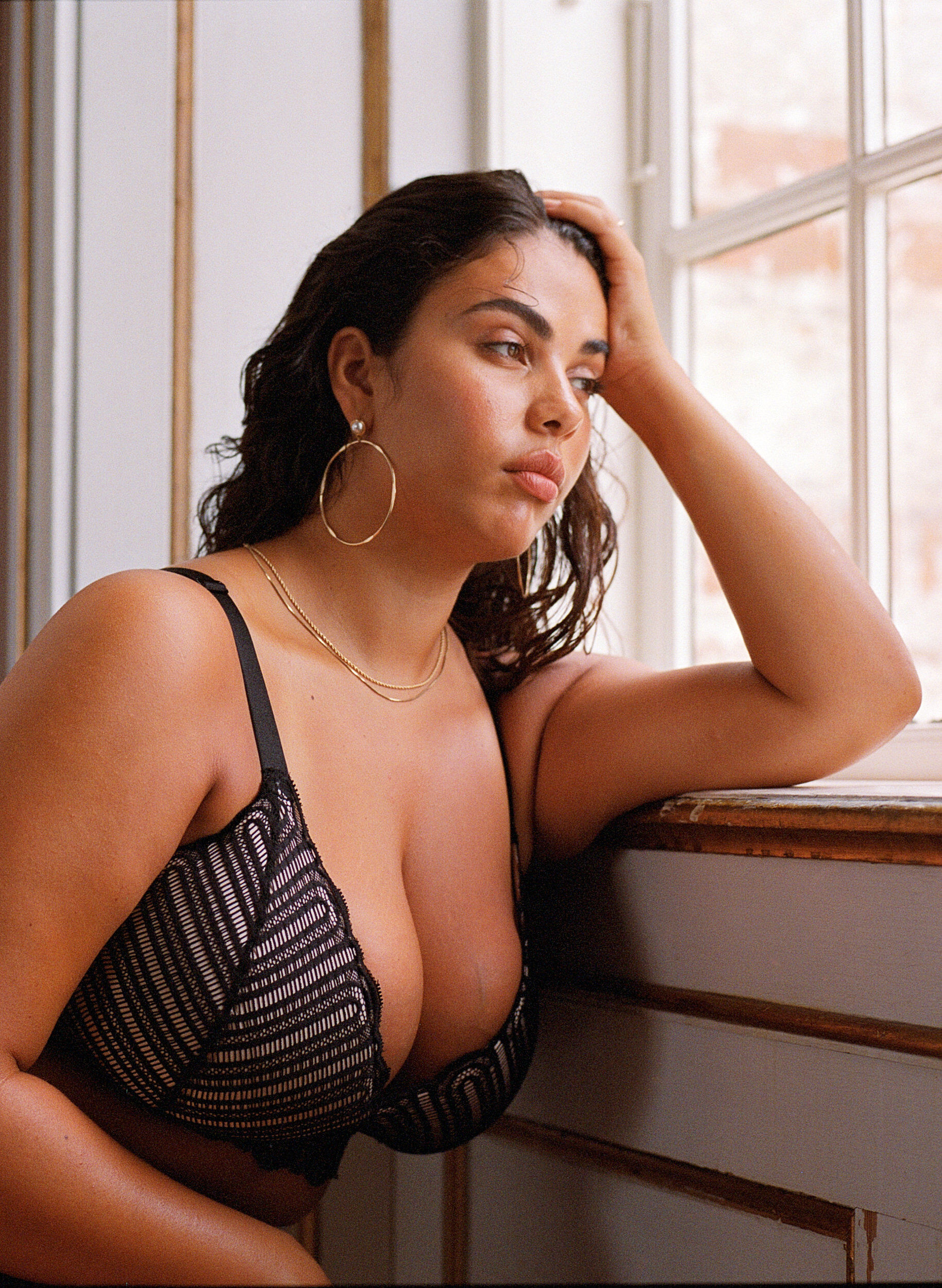 Czarne biustonosze braletki