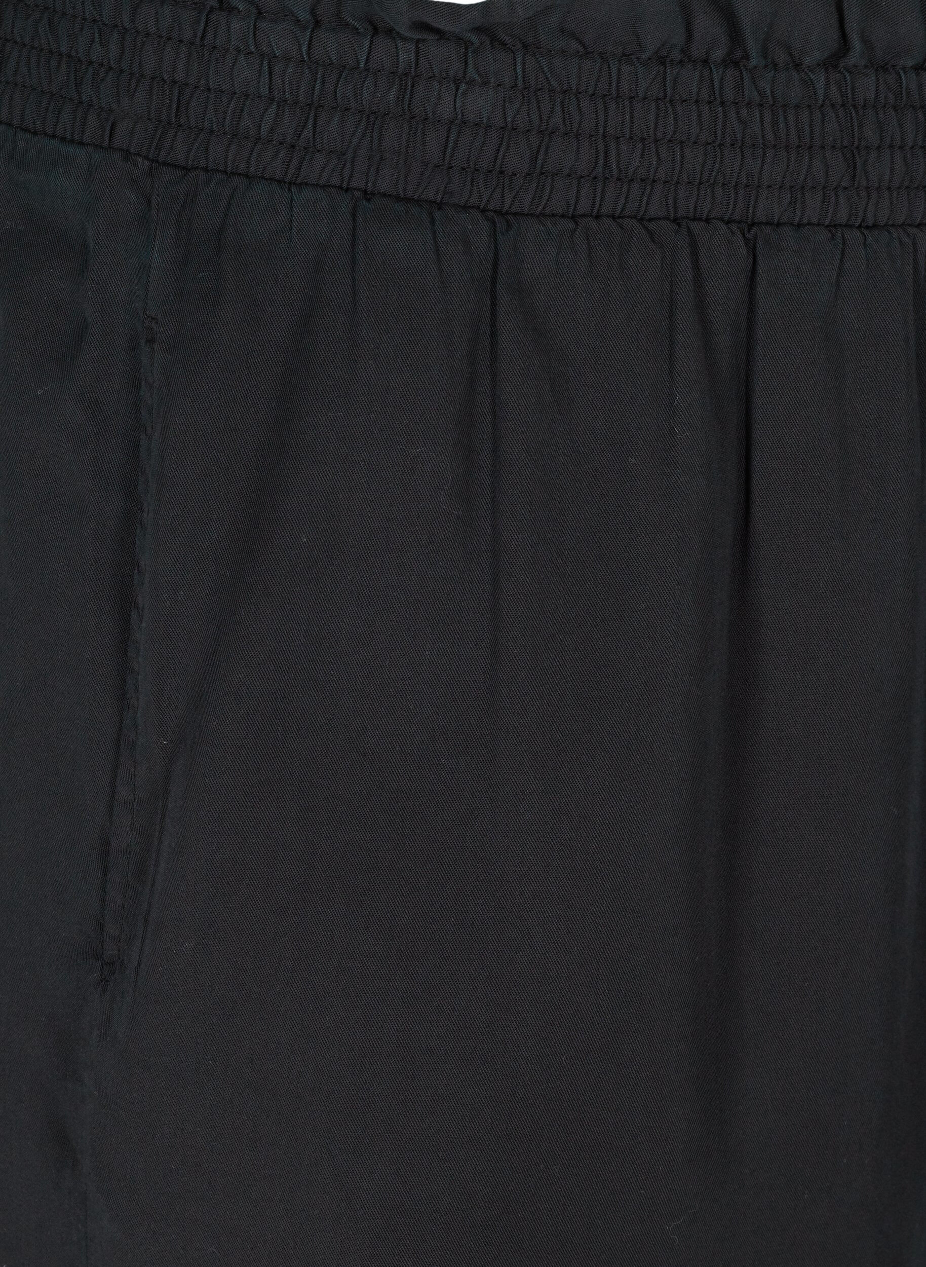 Zizzi Loose Bermuda shorts with smock, Black, Packshot image number 2