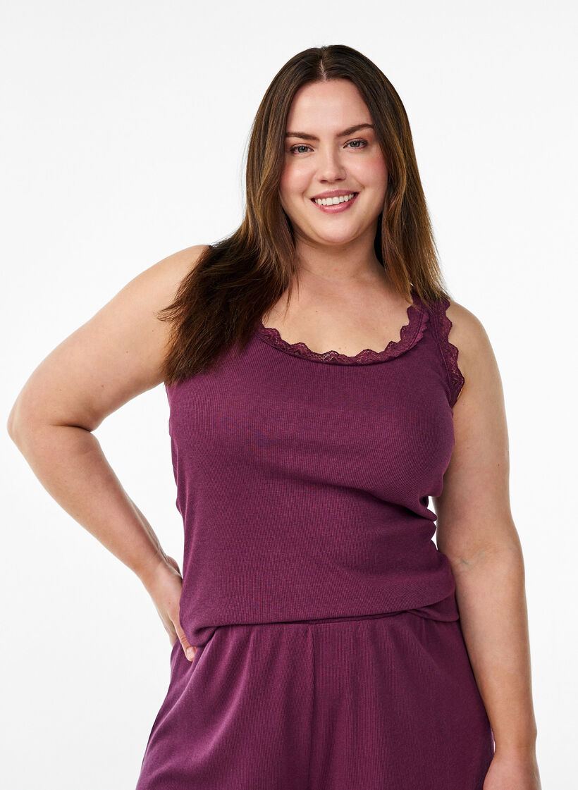 Luzne nocne szorty o prazkowanej fakturze i koronkowym wykonczeniu, Ciemnobordowy, Model image number 0