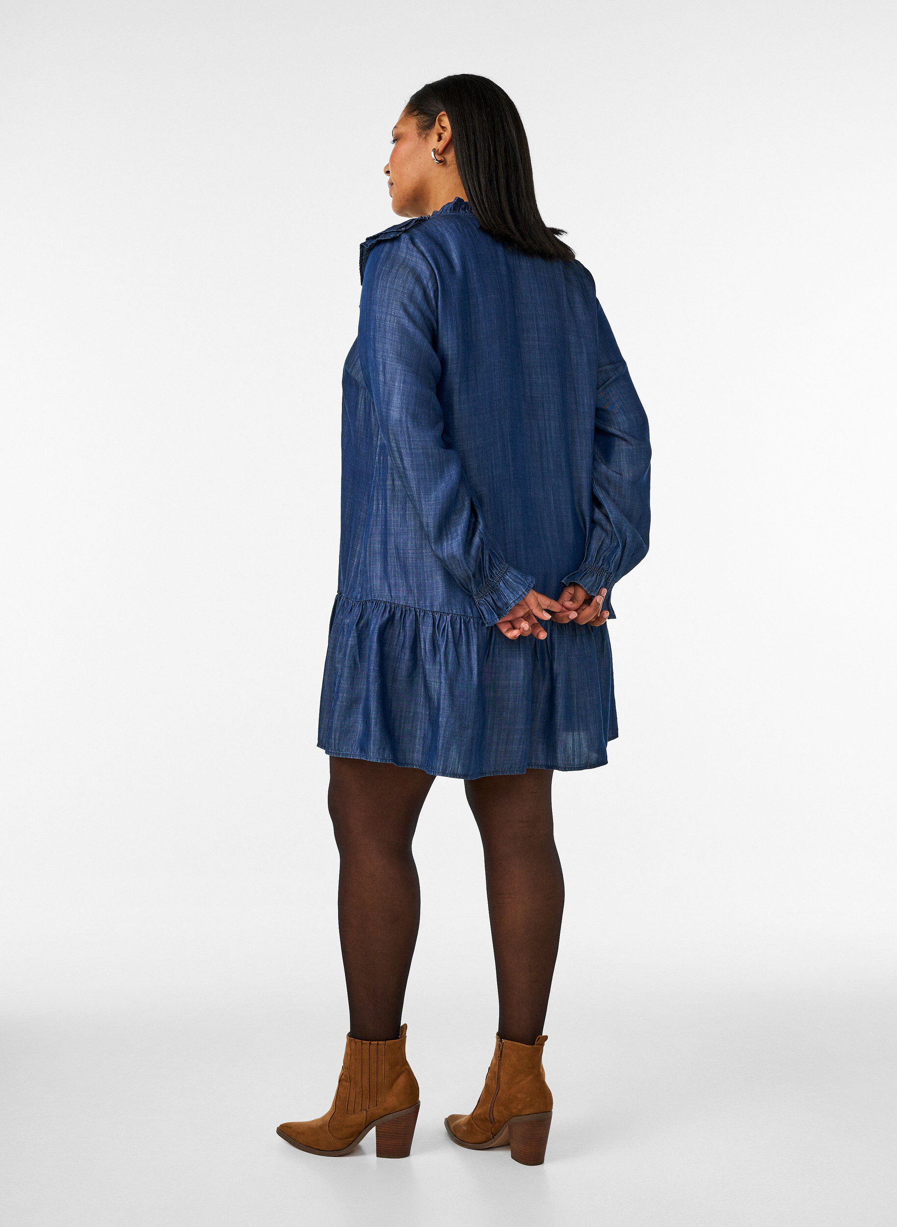 ZizziKr&oacute;tka sukienka o wygladzie denimu z falbanami, Niebieskie, Model image number 2
