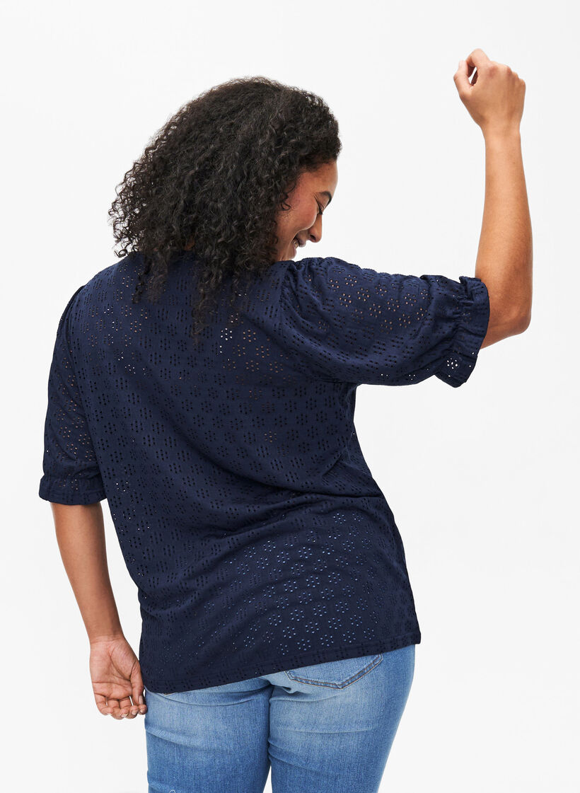 Bluzka z dekoltem w szpic i wzorem w dziurki, Navy Blazer, Model image number 1