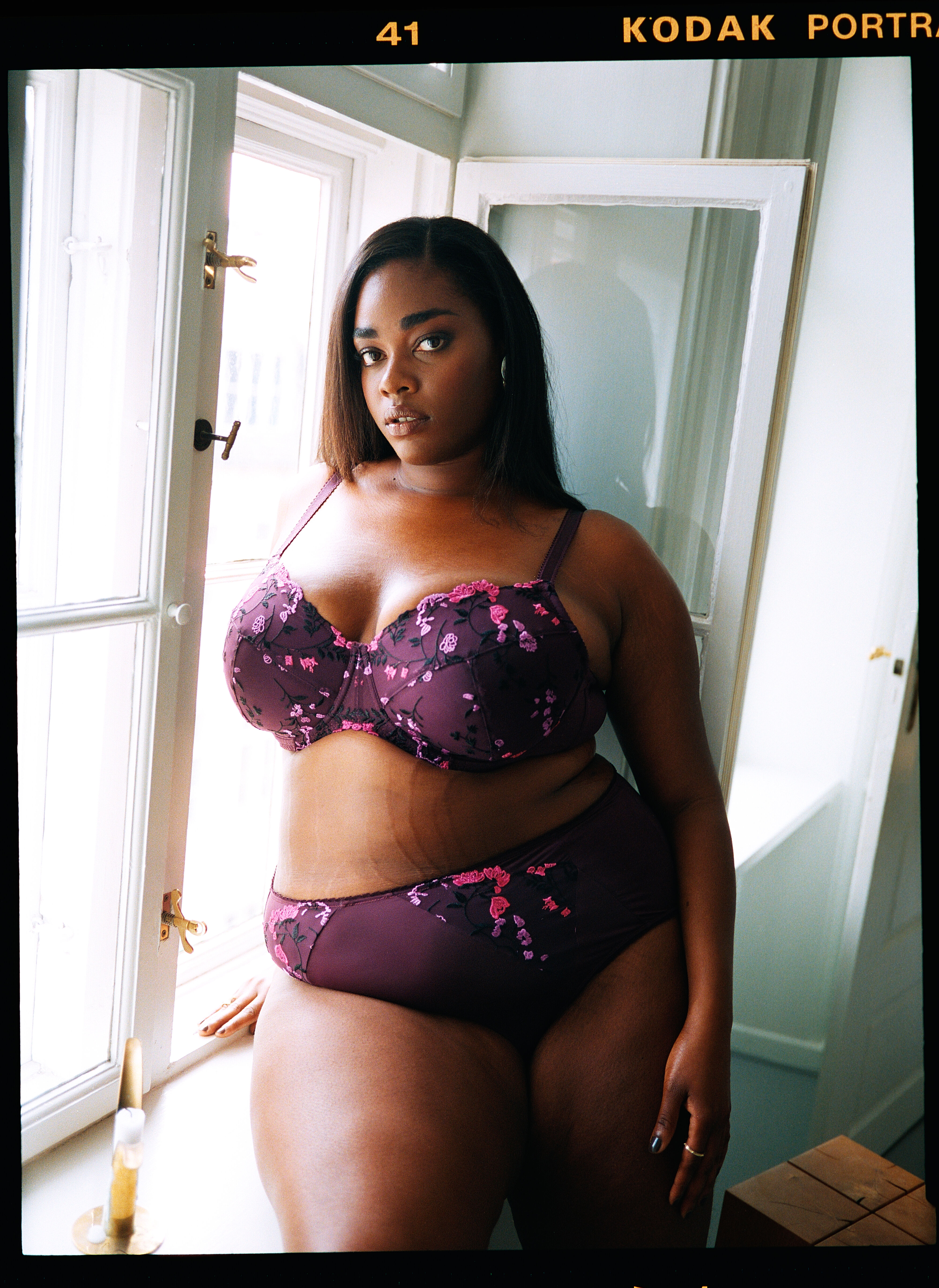 Zizzi Kwiatowe detale  , , Model