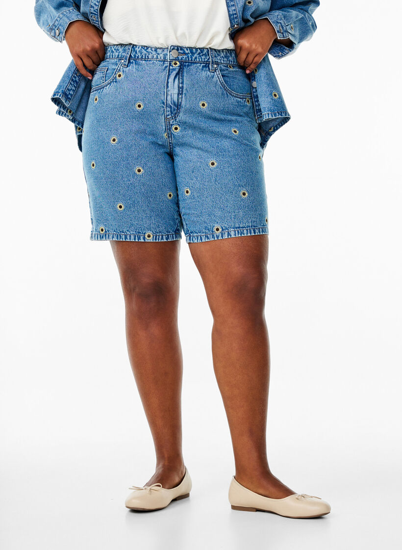 Szorty jeansowe z haftowanymi kwiatami, Niebieskie, Model image number 2
