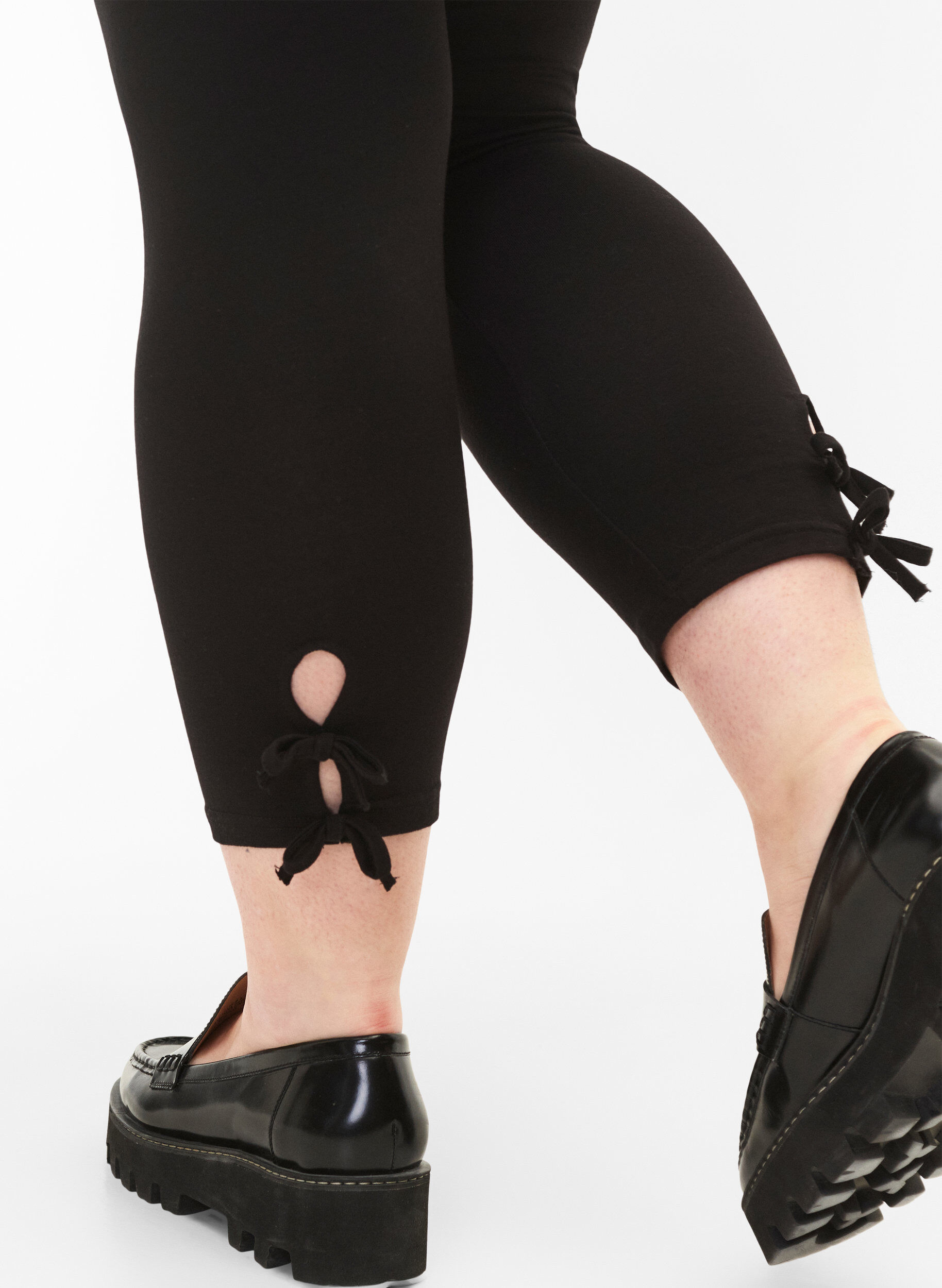 Zizzi Legginsy 3/4 z kokarda, z wiskozy, Black, Model image number 2