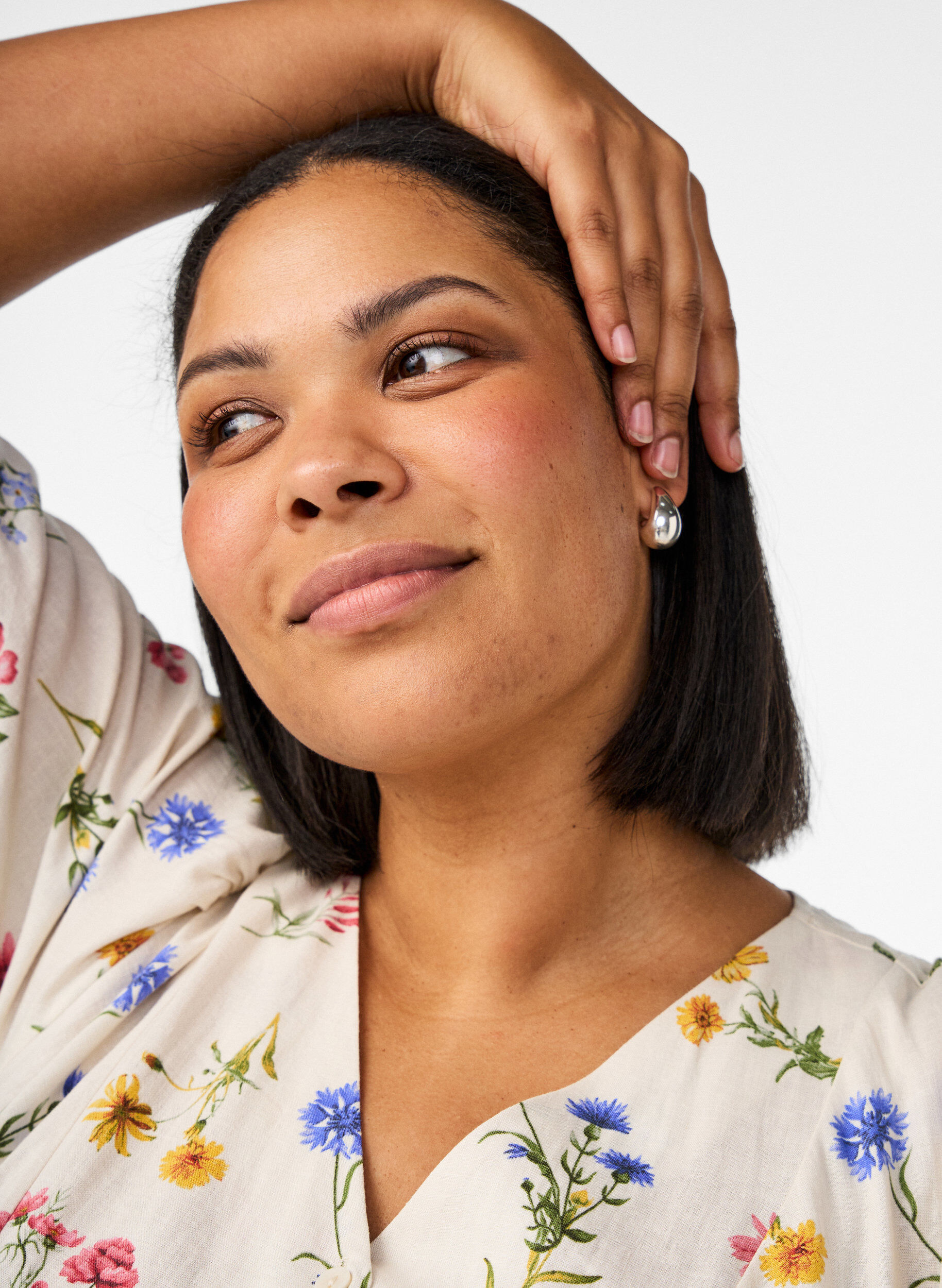 ZizziSukienka midi z lnu i wiskozy z falbankami na rekawach, Beżowy, Model image number 2