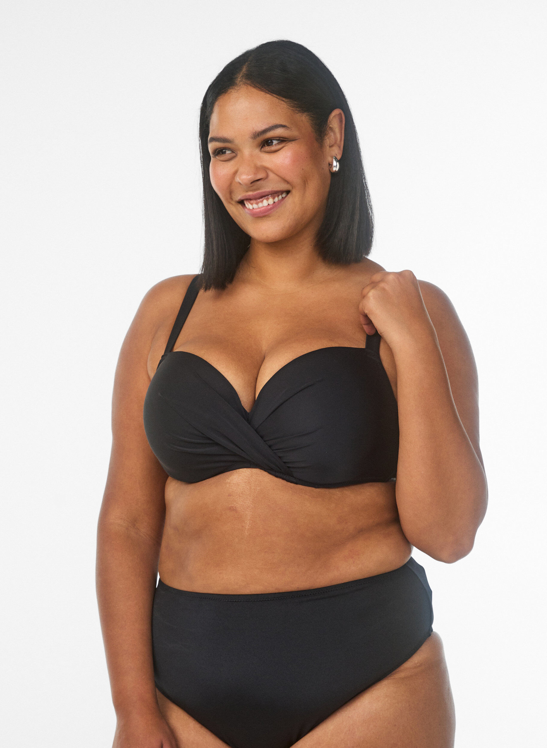 G&oacute;ra od bikini z fiszbinami i drapowaniem, Czarne, Model