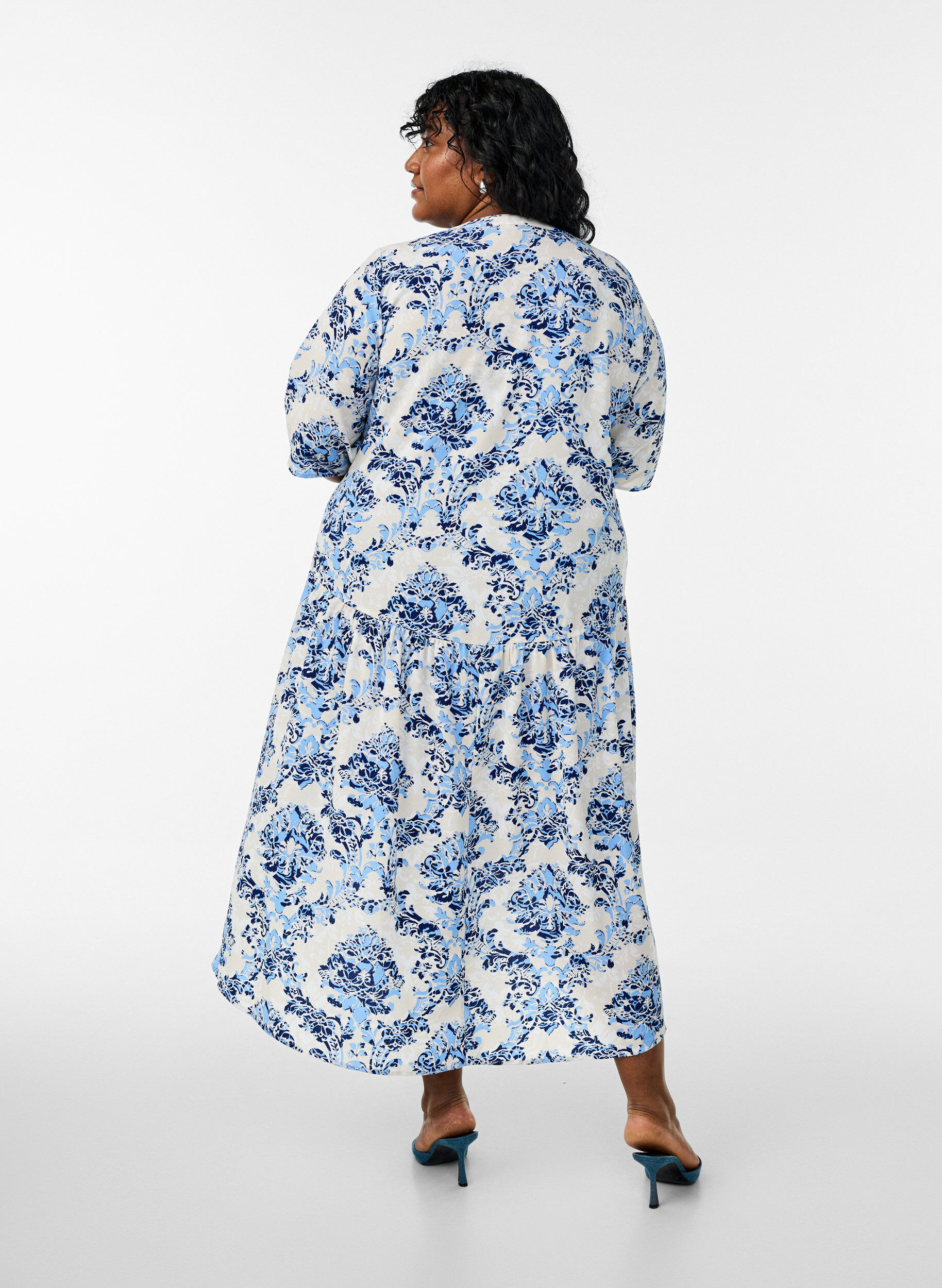 Zizzi Trapezowa sukienka midi z kr&oacute;tkim rekawem, Beżowy, Model image number 2