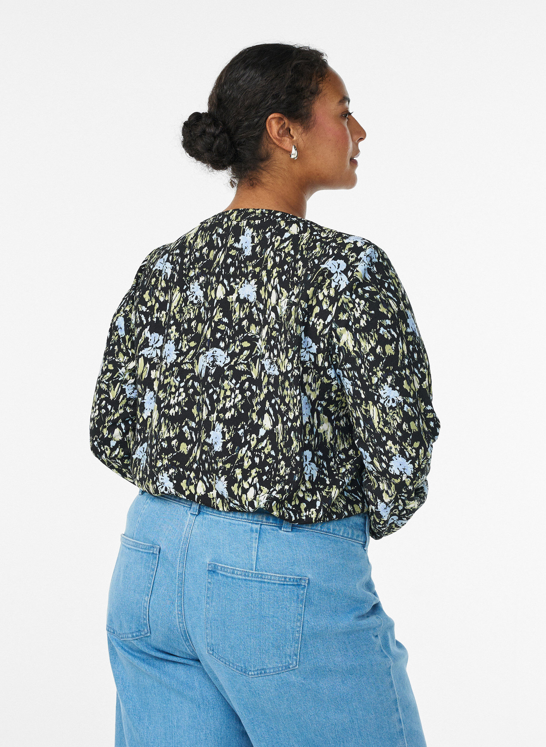 Zizzi Wzorzysta bluzka z dlugim rekawem i guzikami, Czarne, Model image number 2