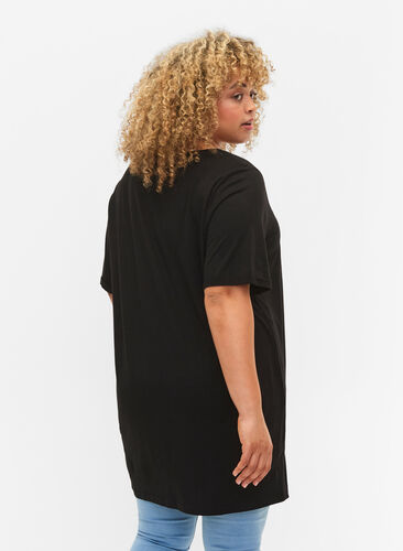Jednokolorowa koszulka typu oversize z dekoltem w szpic, Black, Model image number 1