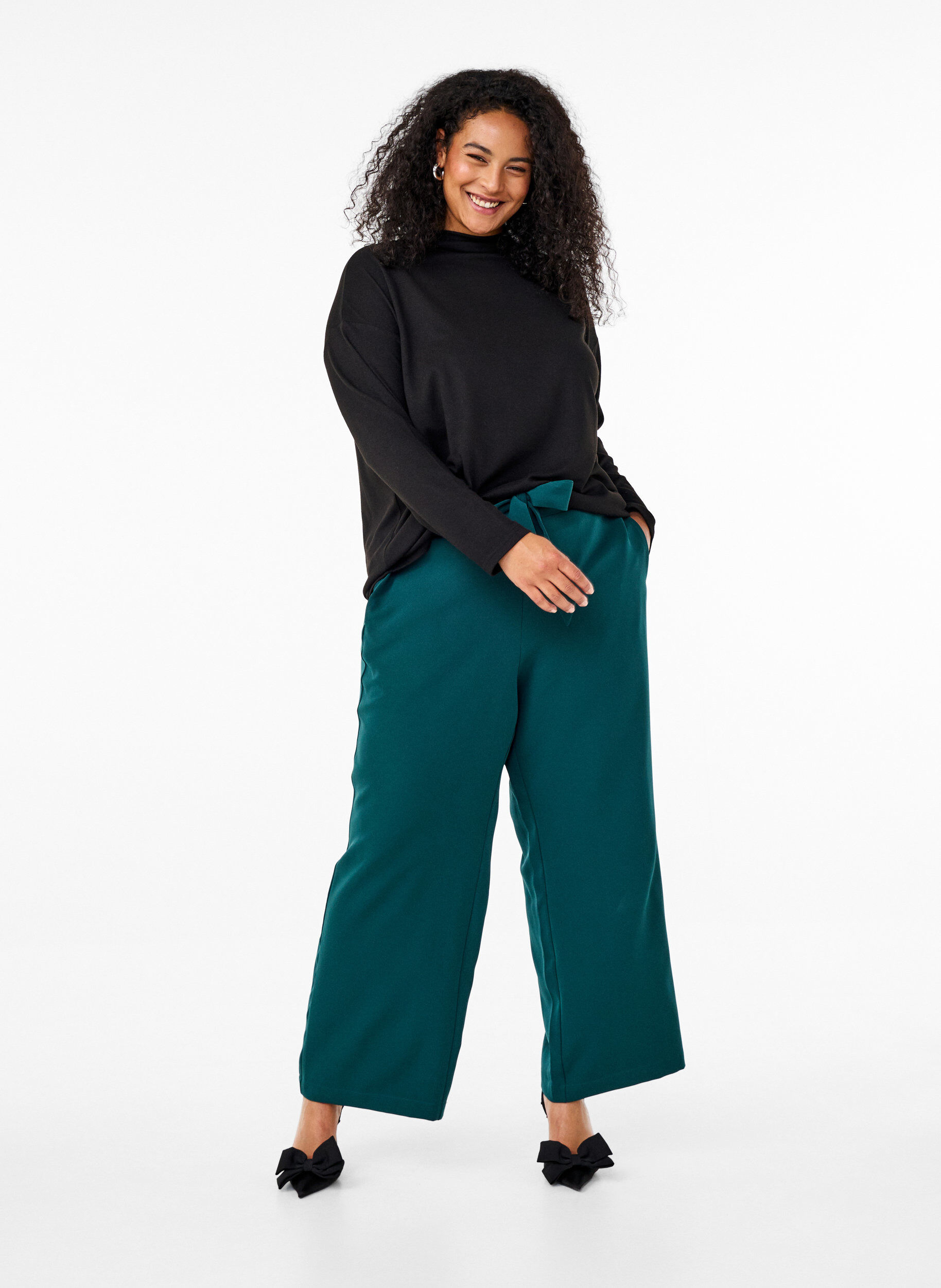 Zizzi Bluzka z&nbsp;wysokim dekoltem i&nbsp;dlugimi rekawami, Czarne, Model image number 1