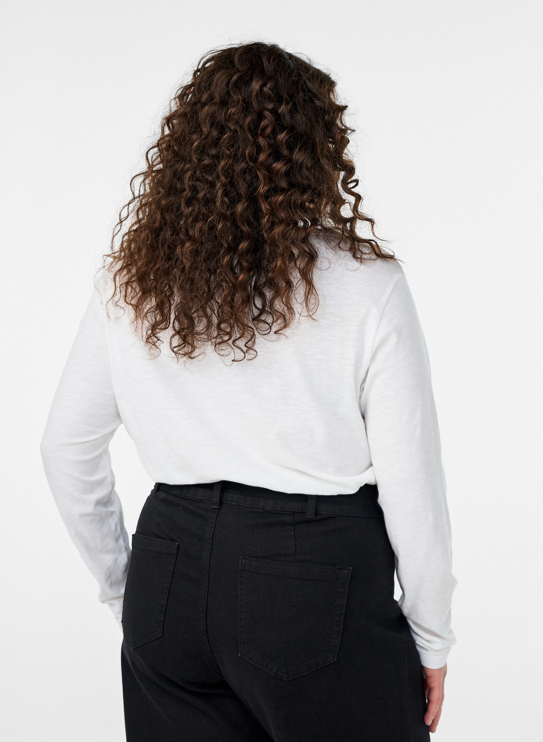 Zizzi Koszulka z dlugim rekawem z dekoltem w ksztalcie litery V i guziki, Biały, Model image number 2