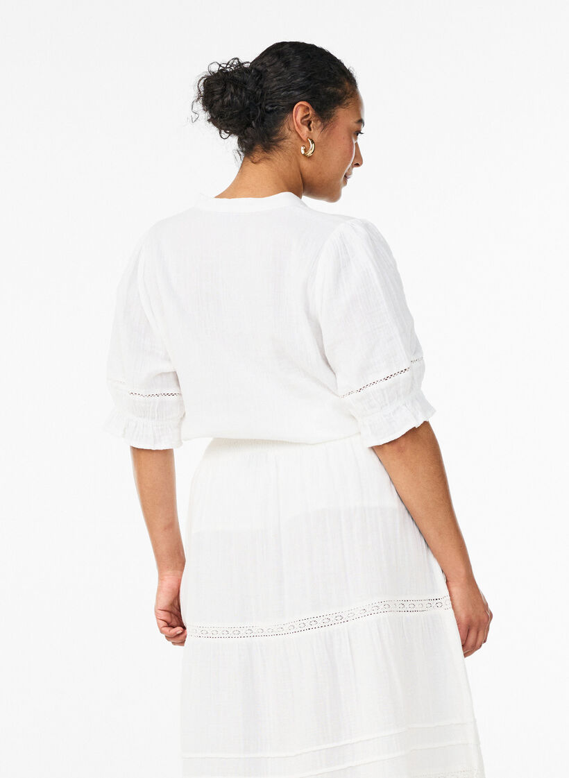 Bluzka z bawelnianej muslinu z kr&oacute;tkim rekawem i haftem szydelkowym, Biały, Model image number 1