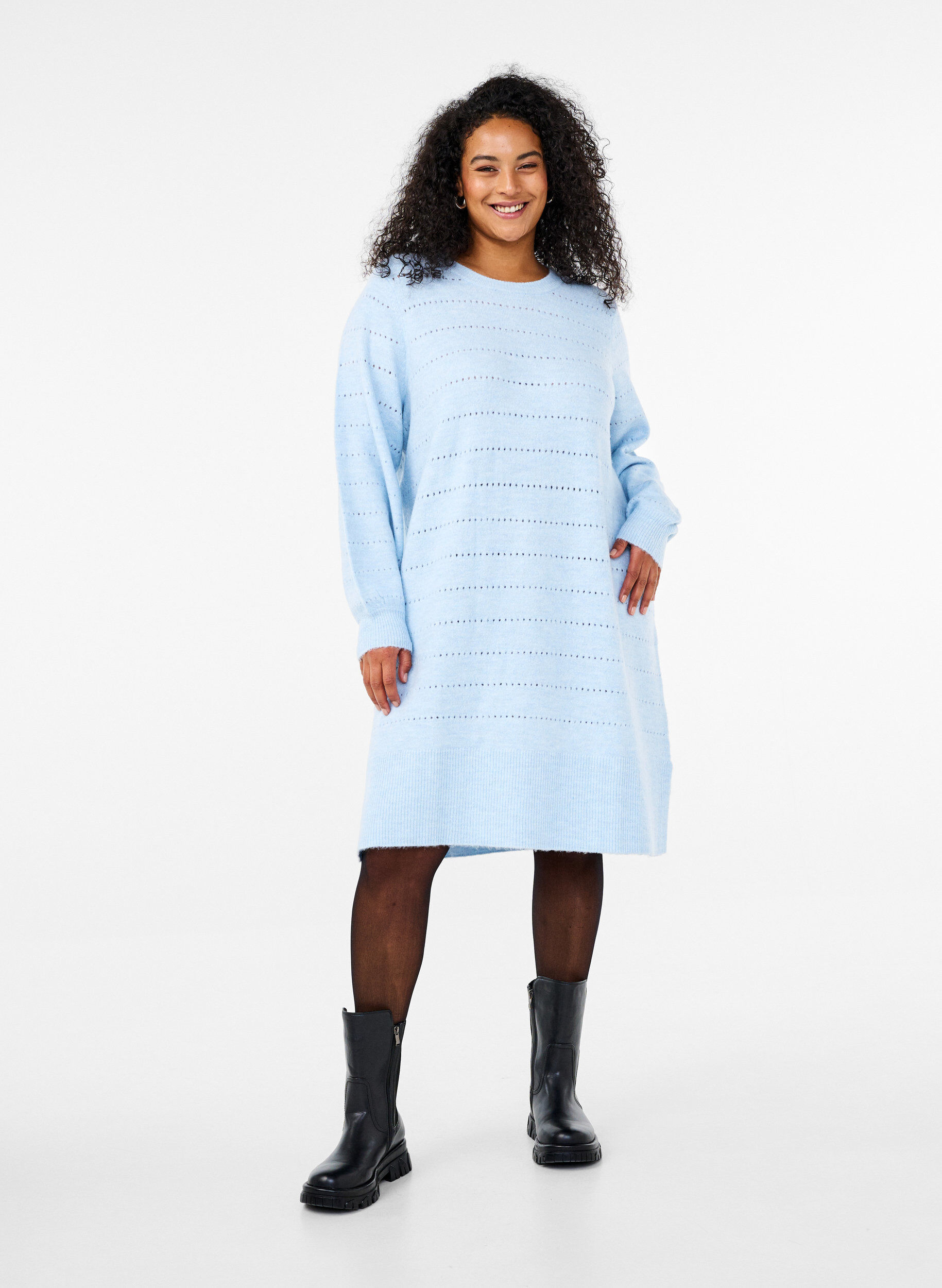 Zizzi Dzianinowa sukienka z rozcieciami i koronkowym wzorem, Cashmere Blue Mel., Model image number 2