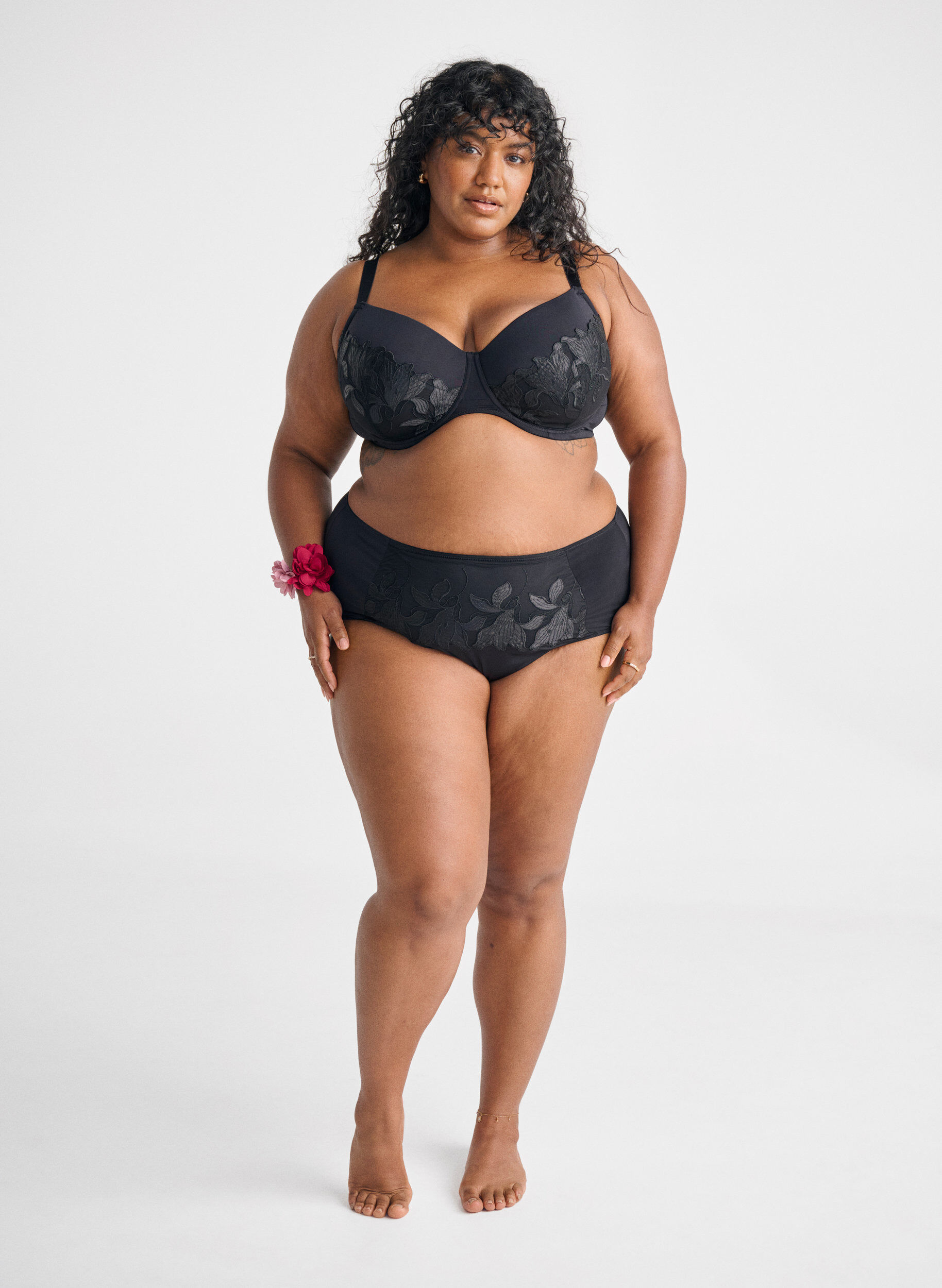 Zizzi Figi damskie z mikrofibry z kwiatowym haftem, Czarne, Image image number 0