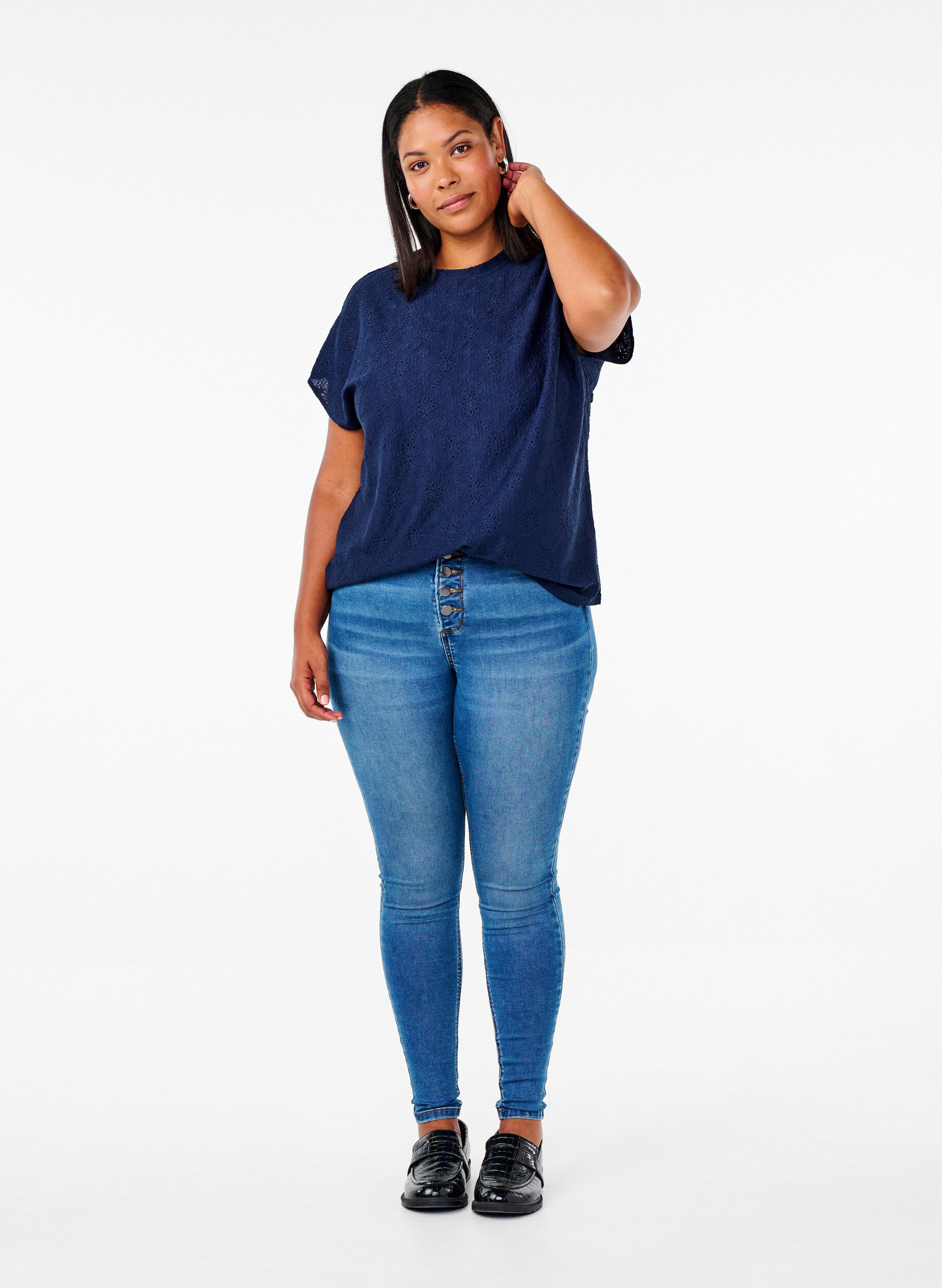 Zizzi Bluzka z kr&oacute;tkimi rekawami i kwiatowym haftem, Naval Academy, Model image number 2