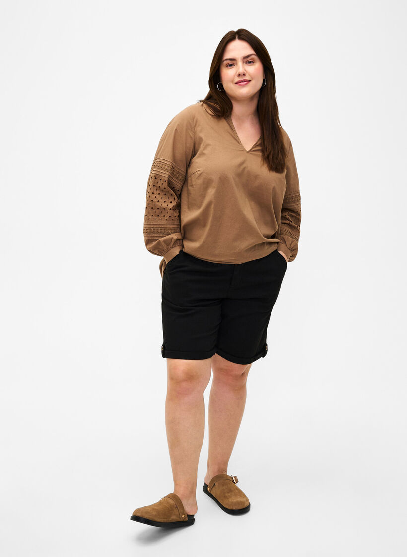 Szorty chino z kieszeniami, Black, Model image number 3