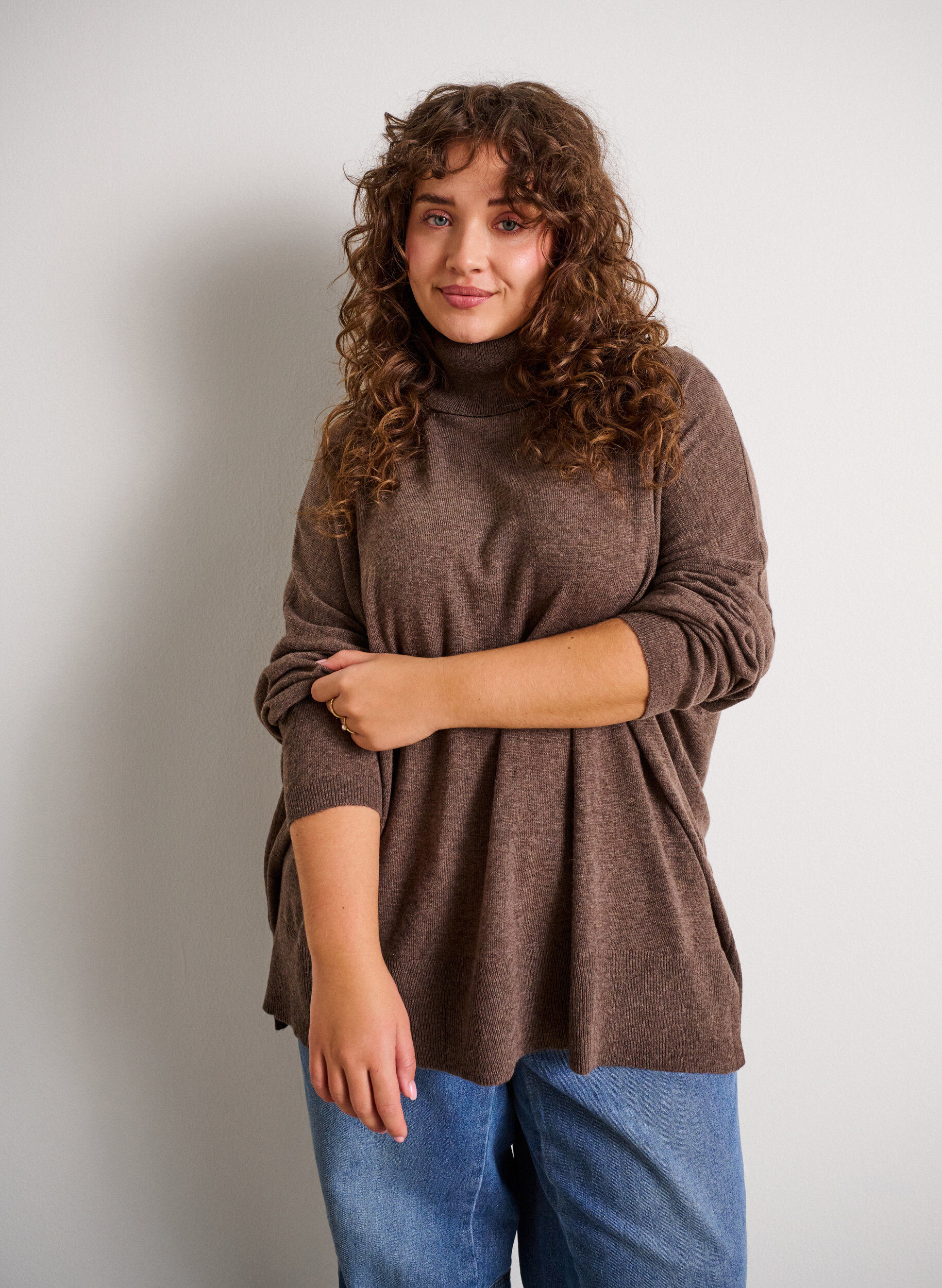 Sweter z kolnierzykiem i luznym krojem, Brązowy, Model