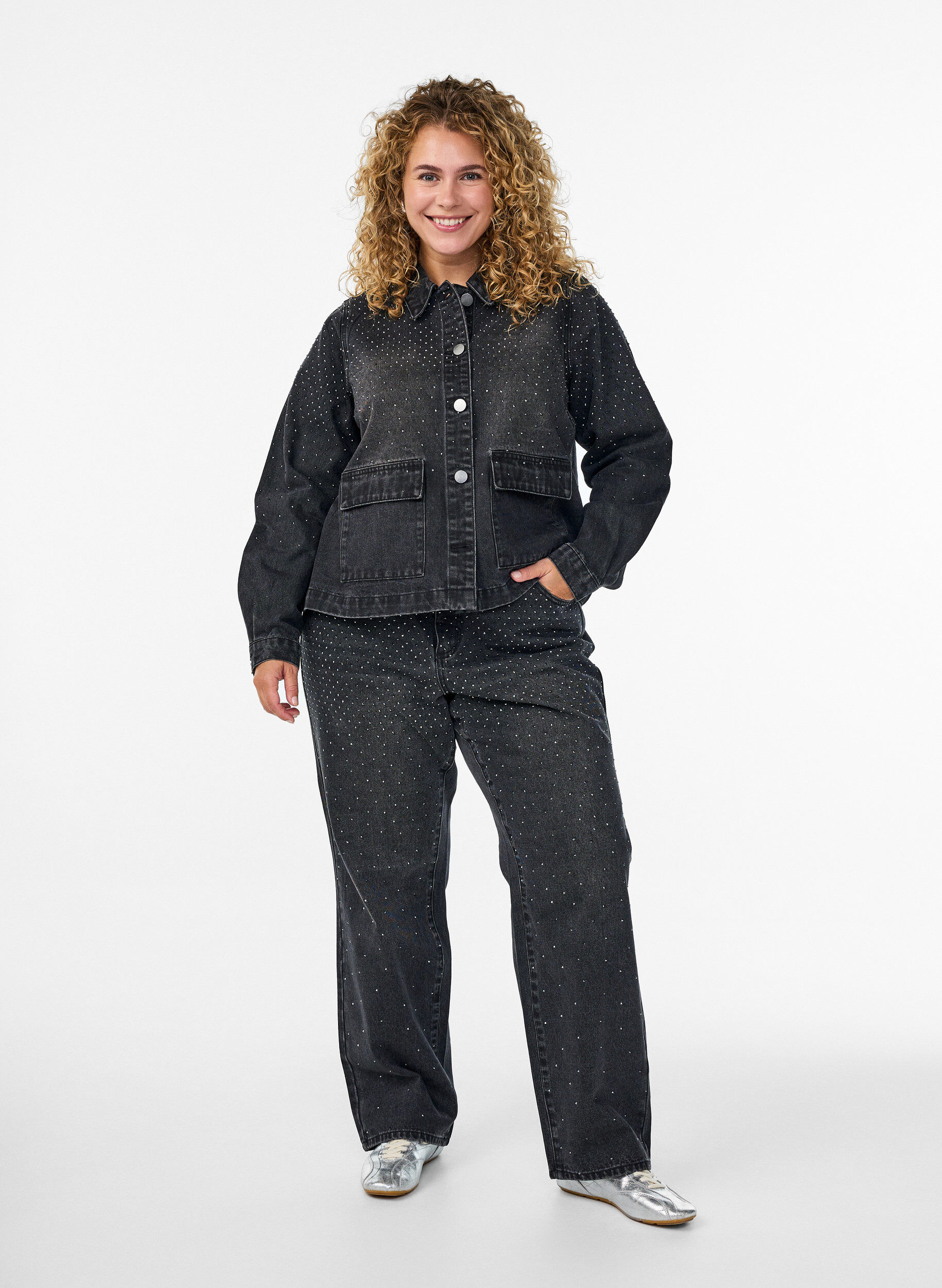 Zizzi Kurtka jeansowa z cyrkoniami i duzymi przednimi kieszeniami, Szary, Model image number 1