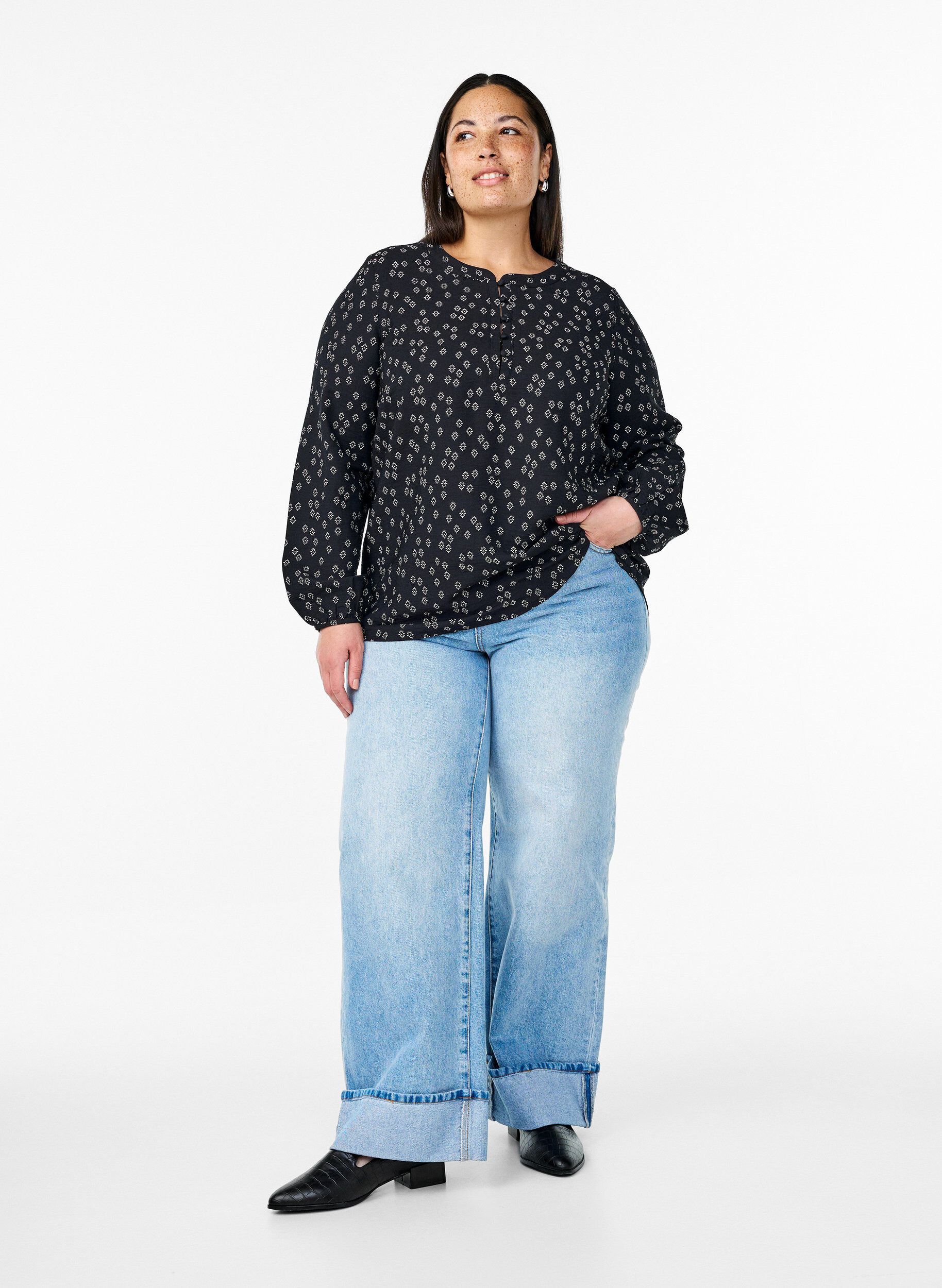 Zizzi Wzorzysta bluzka z dlugim rekawem i guzikami, Czarne, Model image number 1