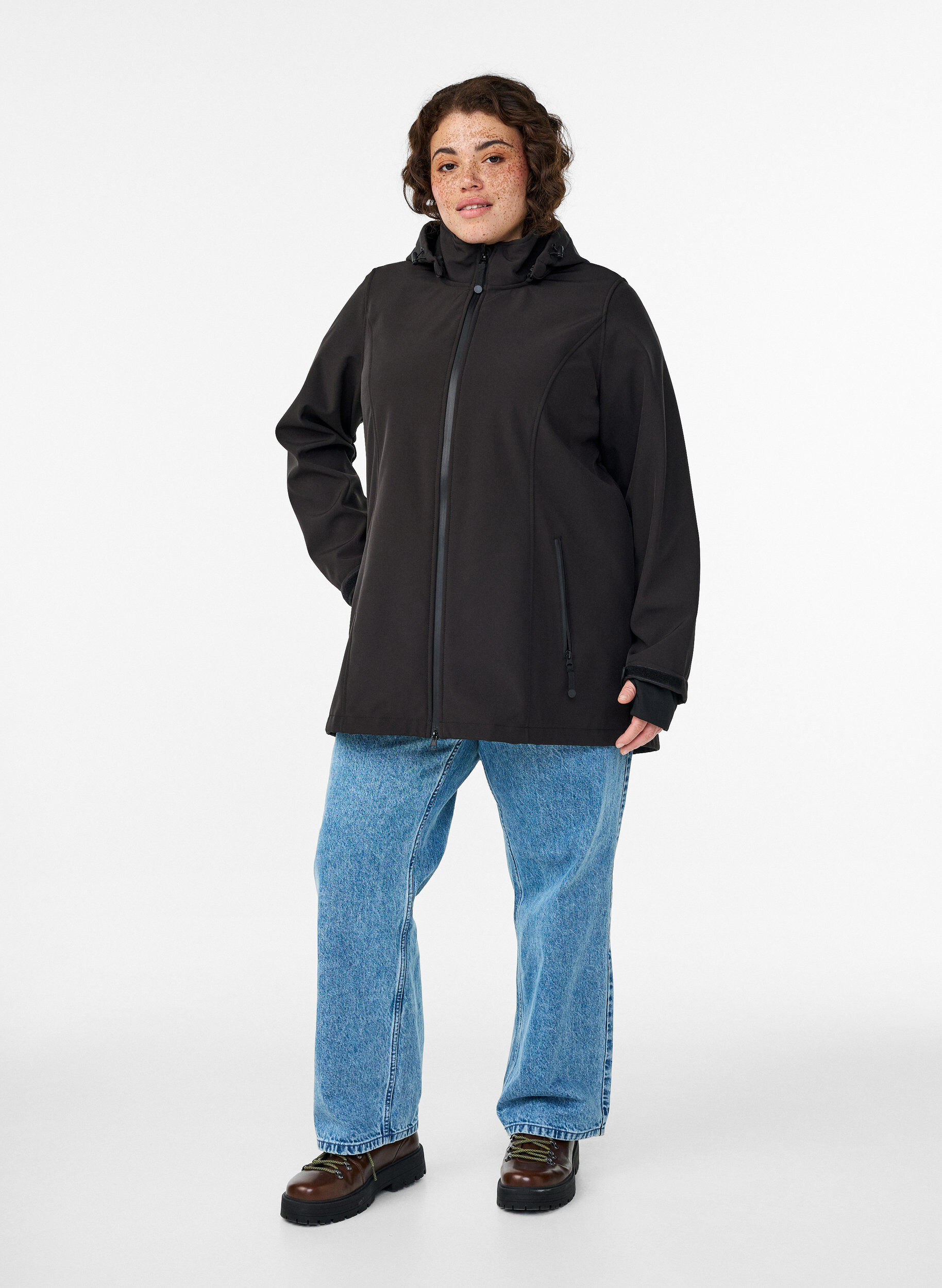 ZizziKr&oacute;tka kurtka softshell z odpinanym kapturem, Czarne, Model image number 1