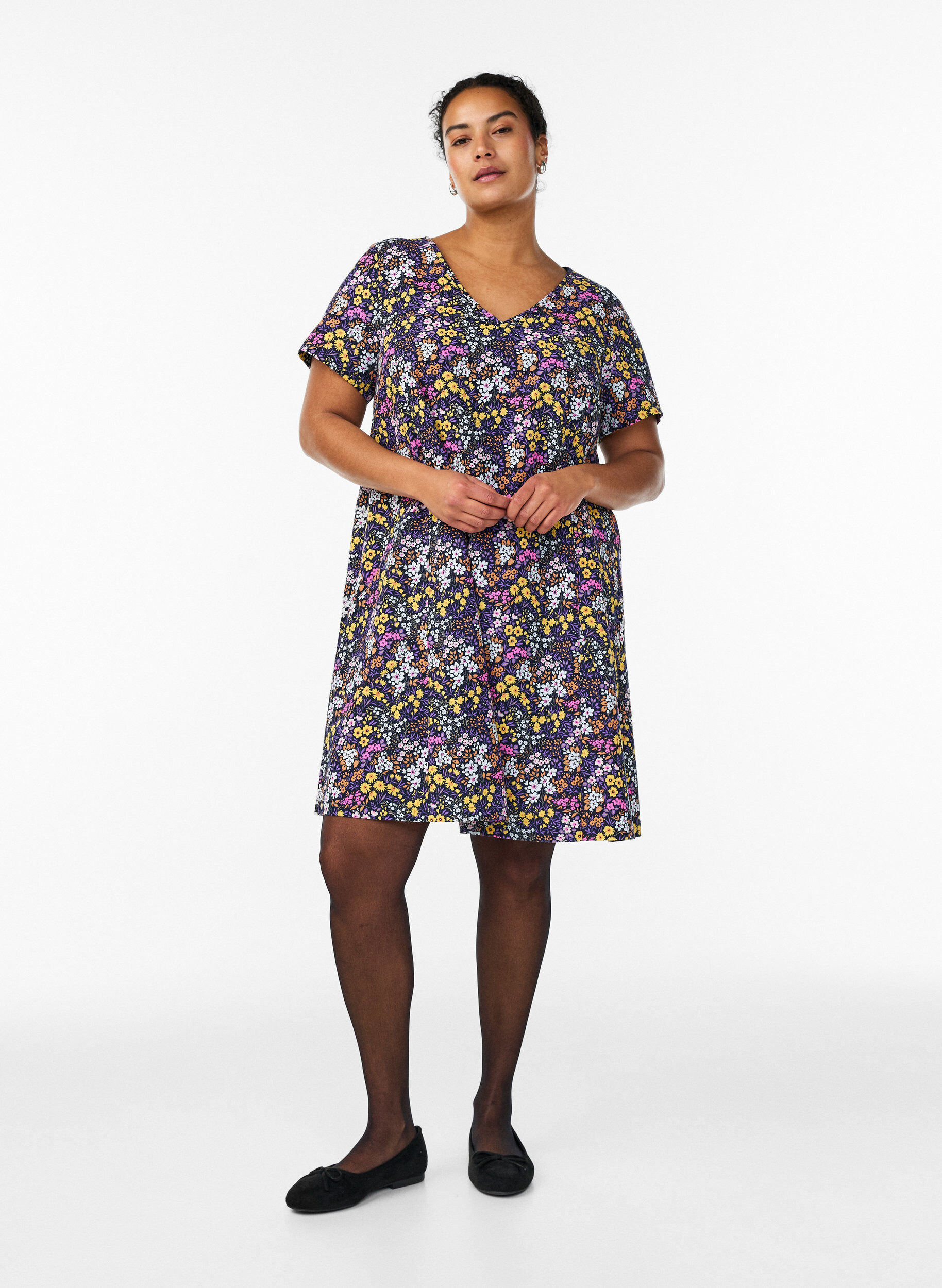 ZizziKr&oacute;tka trapezowa sukienka w kwiaty, Niebieskie, Model image number 1