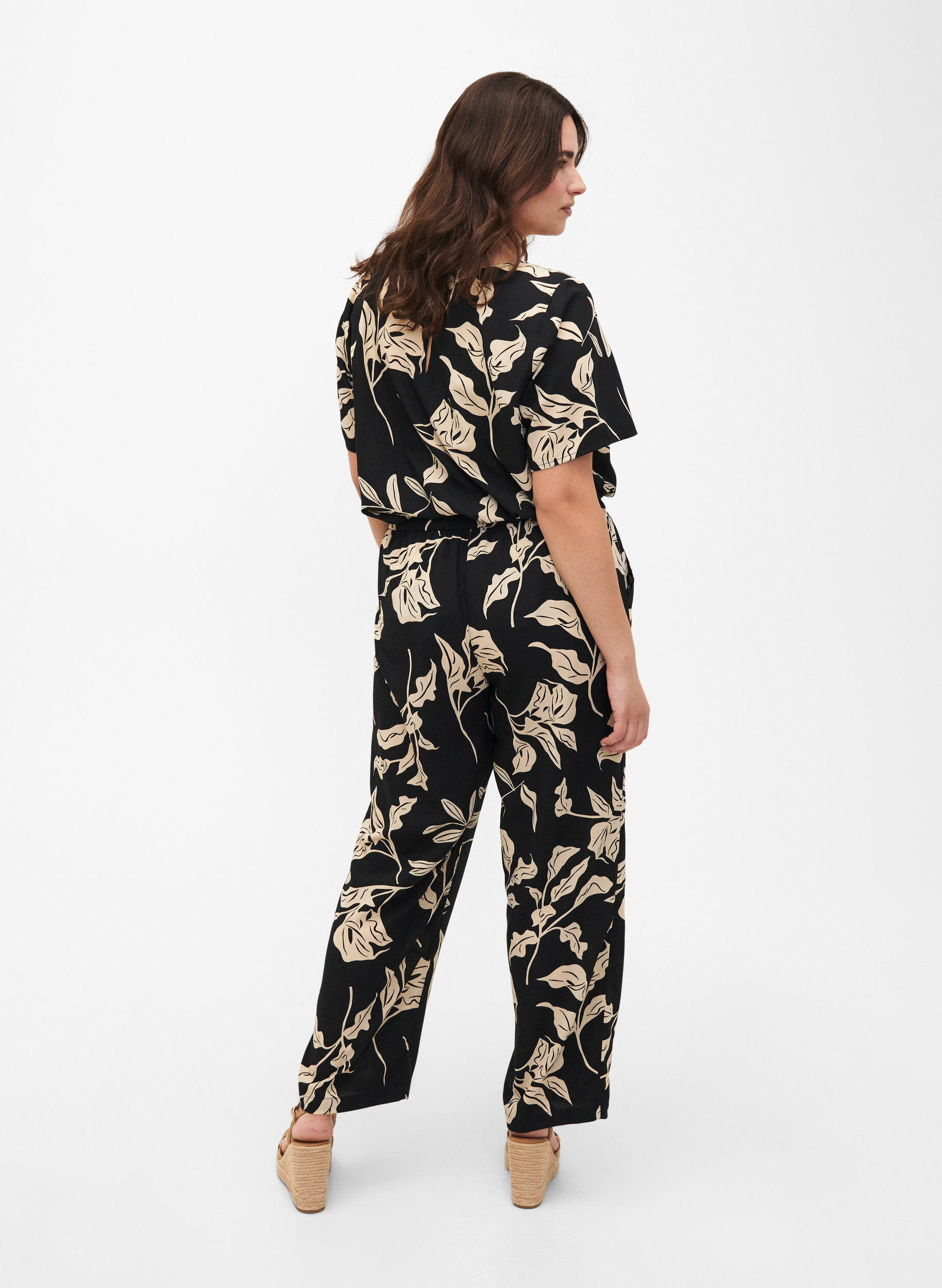 Zizzi FLASH &ndash; spodnie z nadrukiem i kieszeniami, Black Off White Fl., Model image number 1
