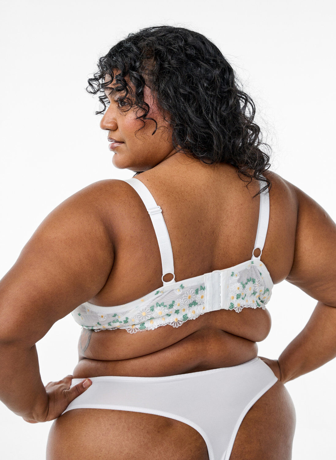 Zizzi Biustonosz balkonetka z siateczki z haftem w stokrotki, Biały, Model image number 1