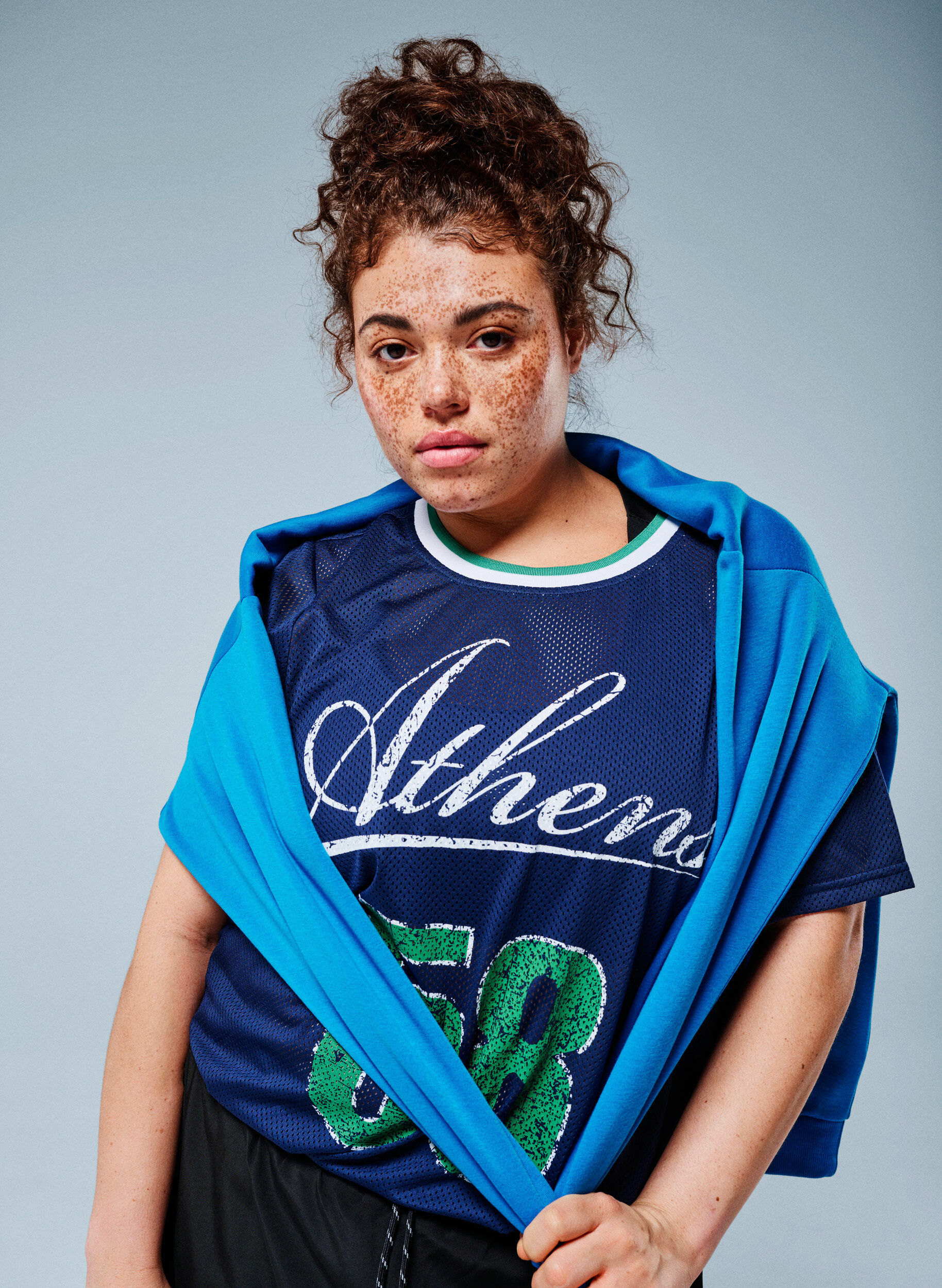 Zizzi Sportowa koszulka typu T-shirt z siateczki z nadrukiem z przodu, Niebieskie, Image image number 0