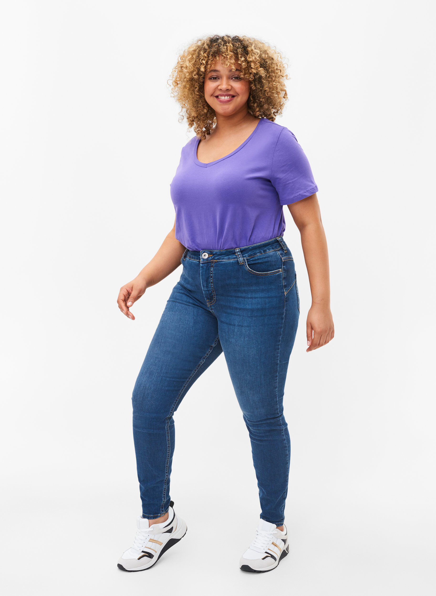 Zizzi High-waisted Amy jeans with push-up effect, Blue denim, Model image number 0