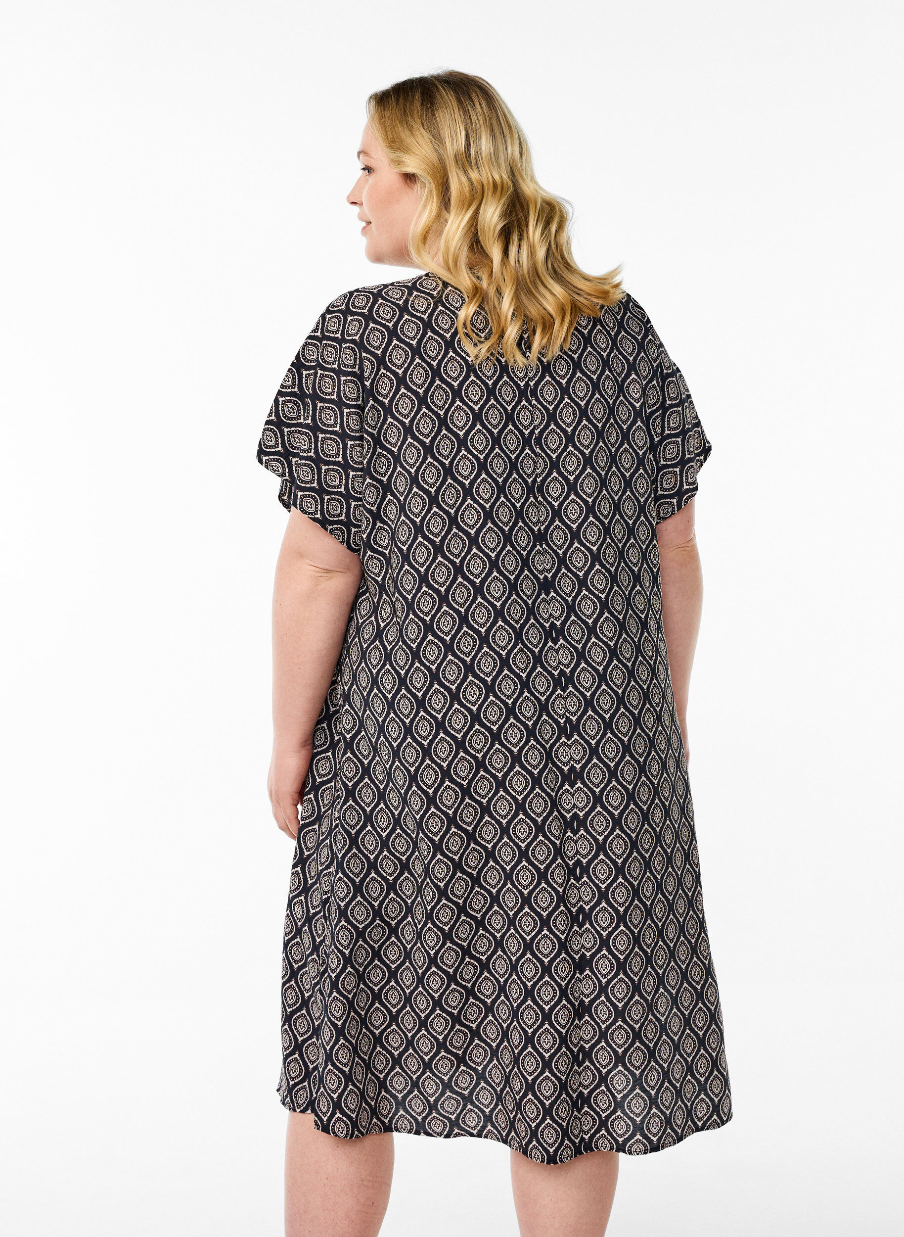 Zizzi Wiskozowa sukienka z dekoltem w szpic, Niebieskie, Model image number 2